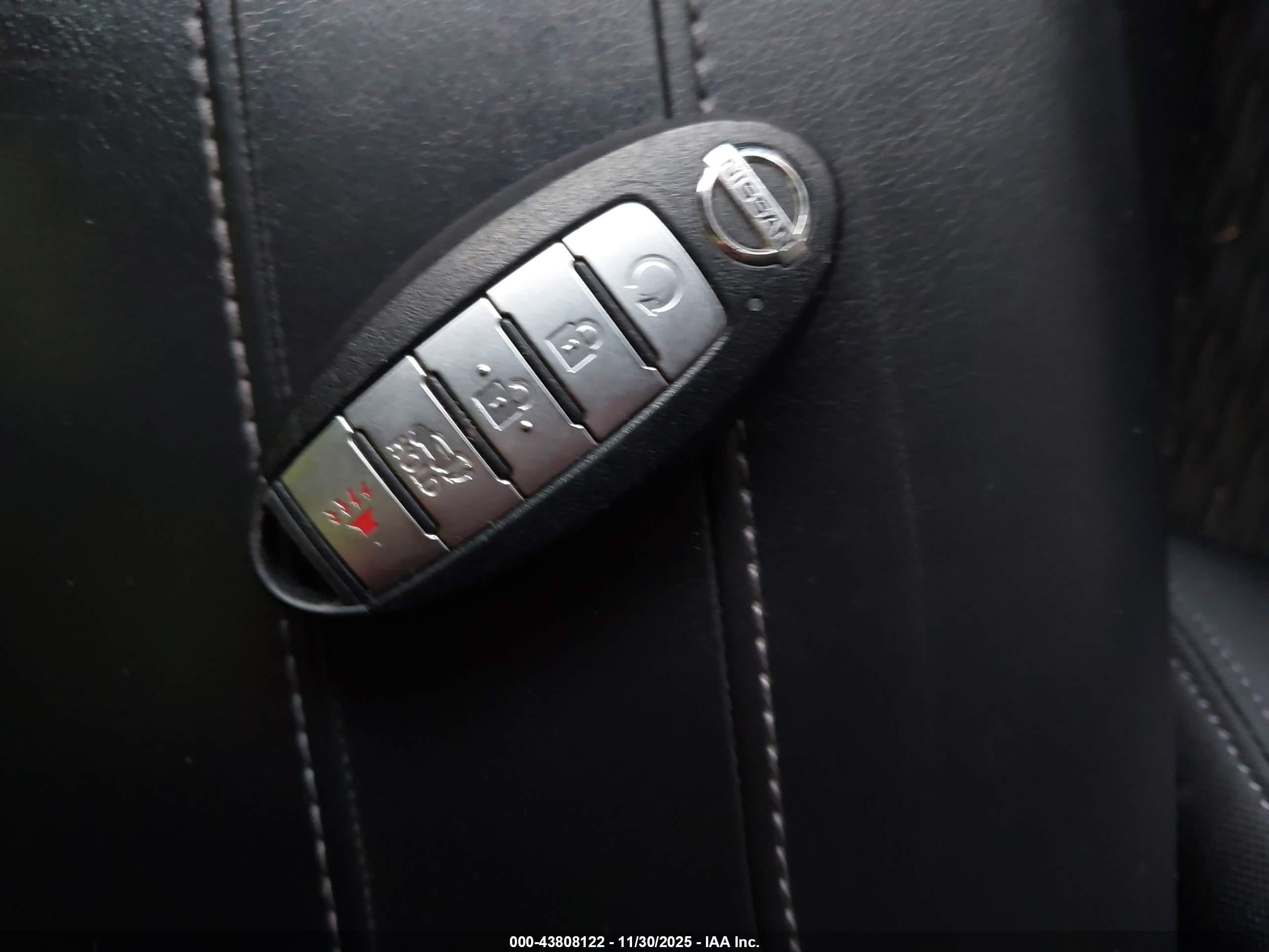 NISSAN ROGUE image 11