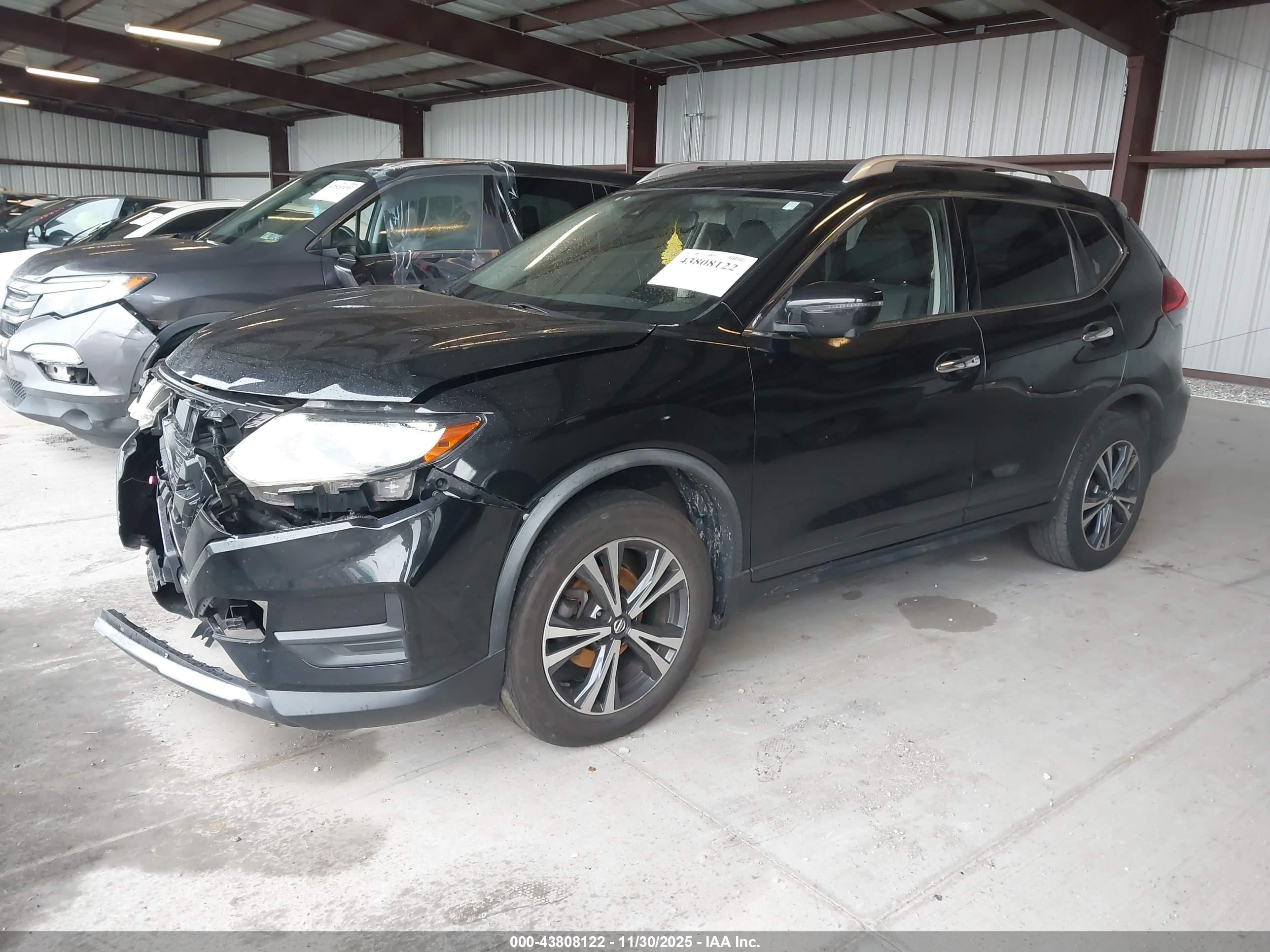 NISSAN ROGUE image 2