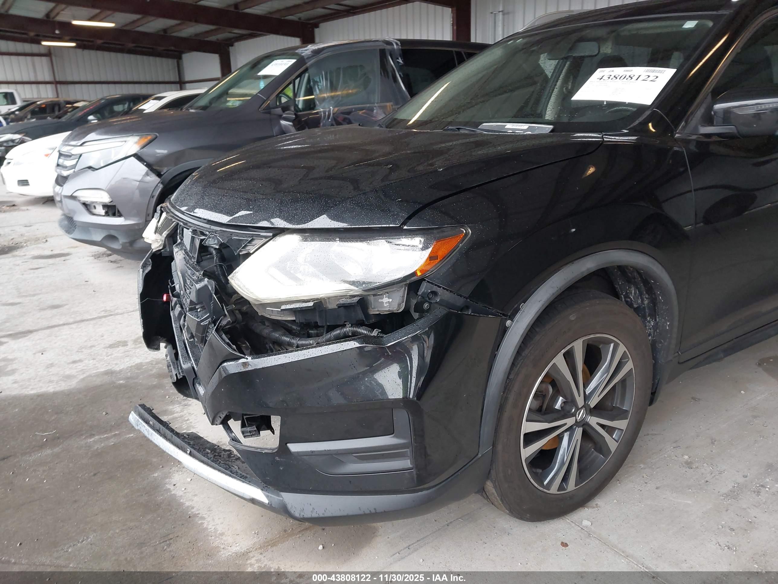 NISSAN ROGUE image 6