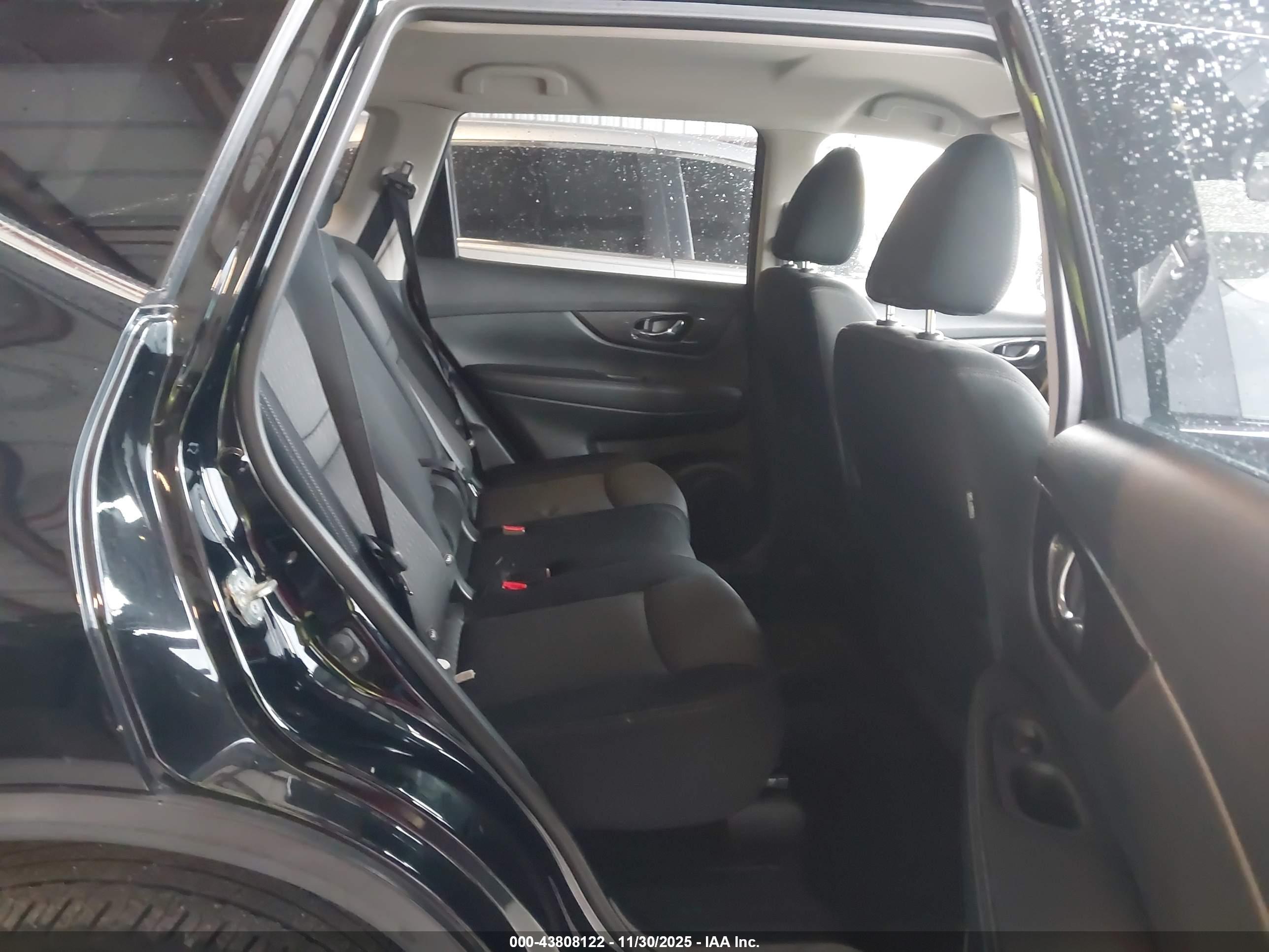 NISSAN ROGUE image 8