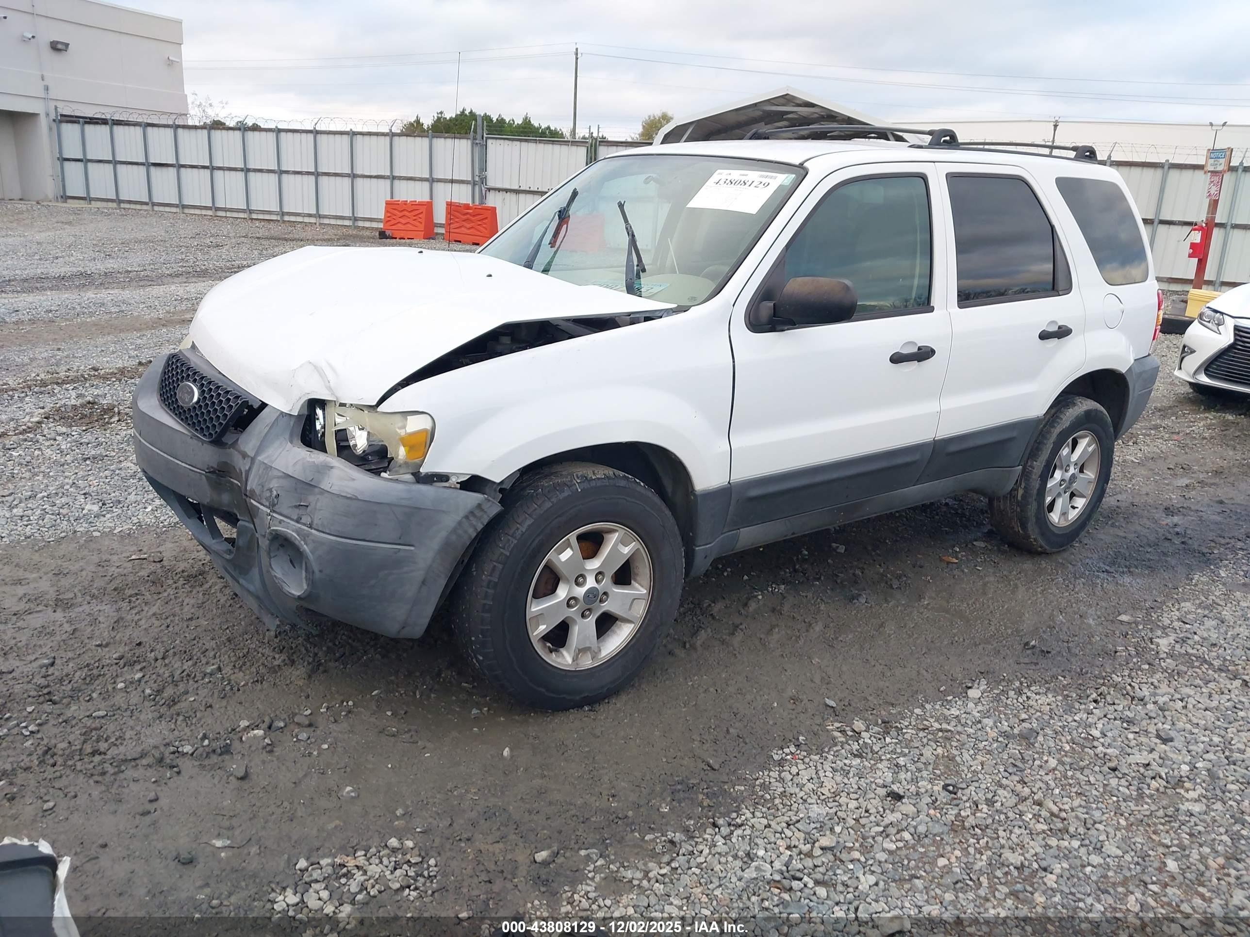 FORD ESCAPE image 2