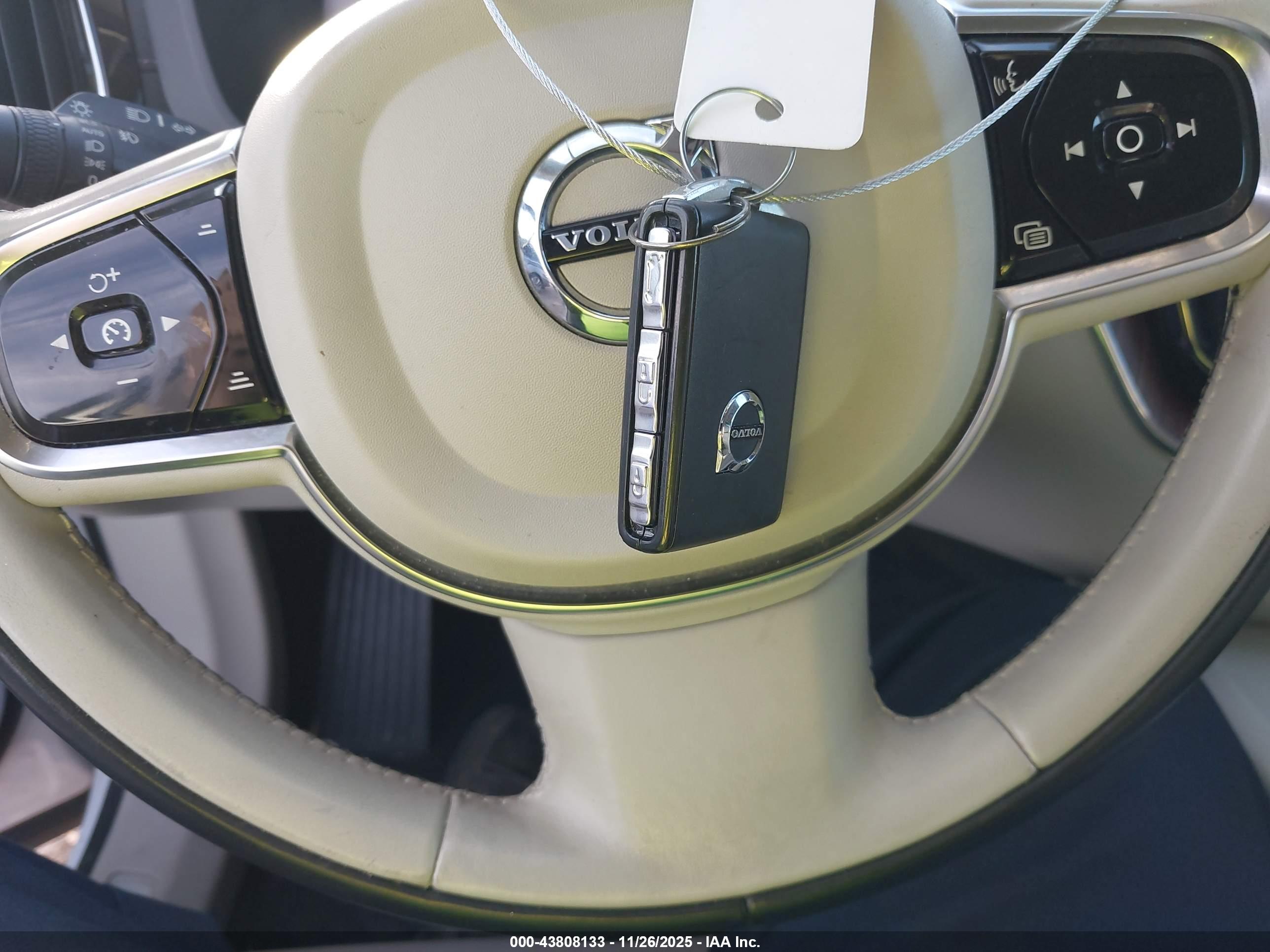 VOLVO XC60 image 11