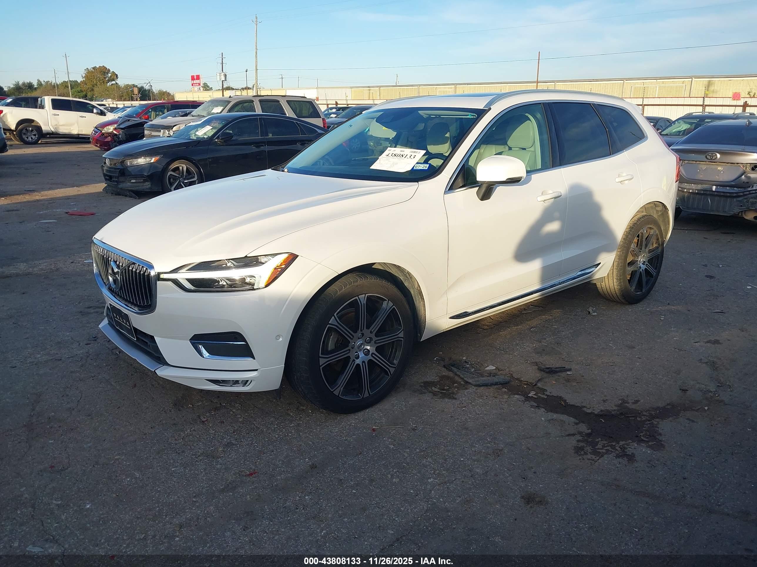 VOLVO XC60 image 2