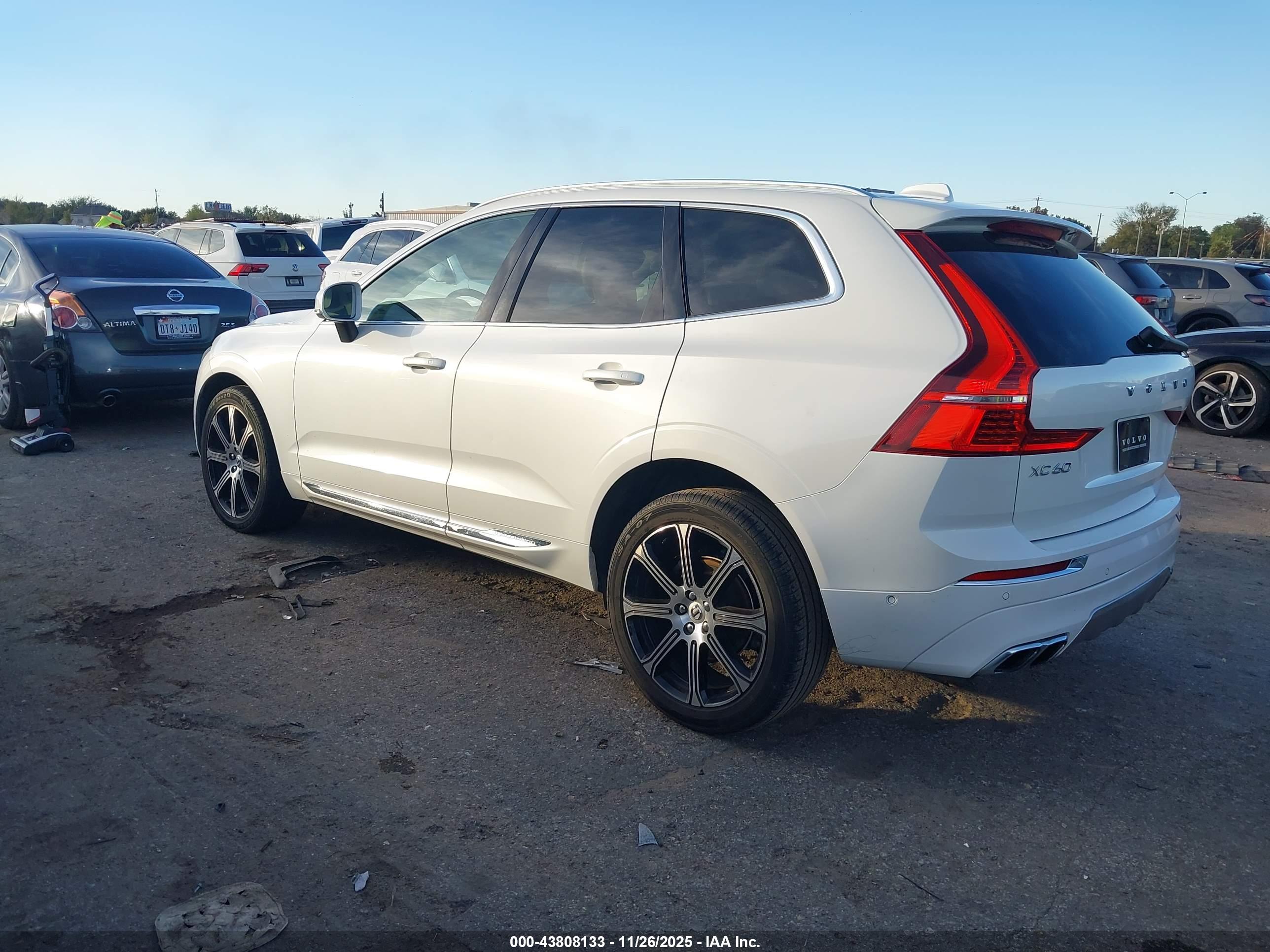 VOLVO XC60 image 3