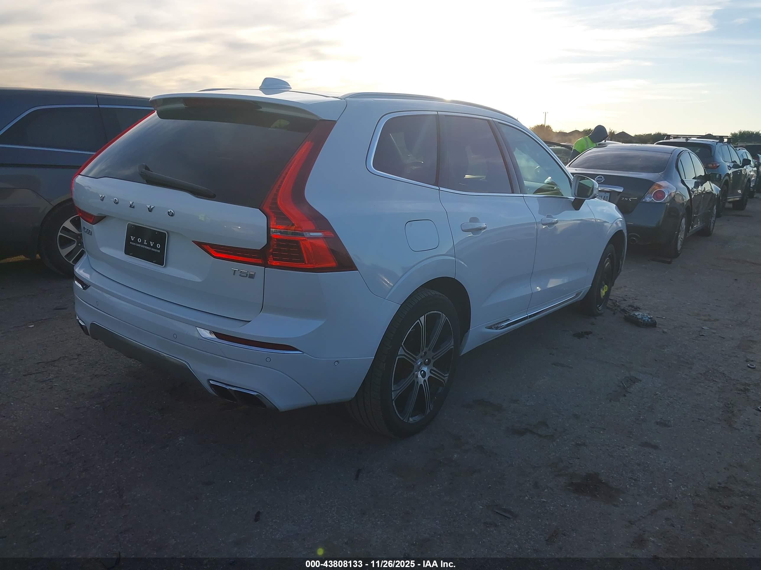VOLVO XC60 image 4
