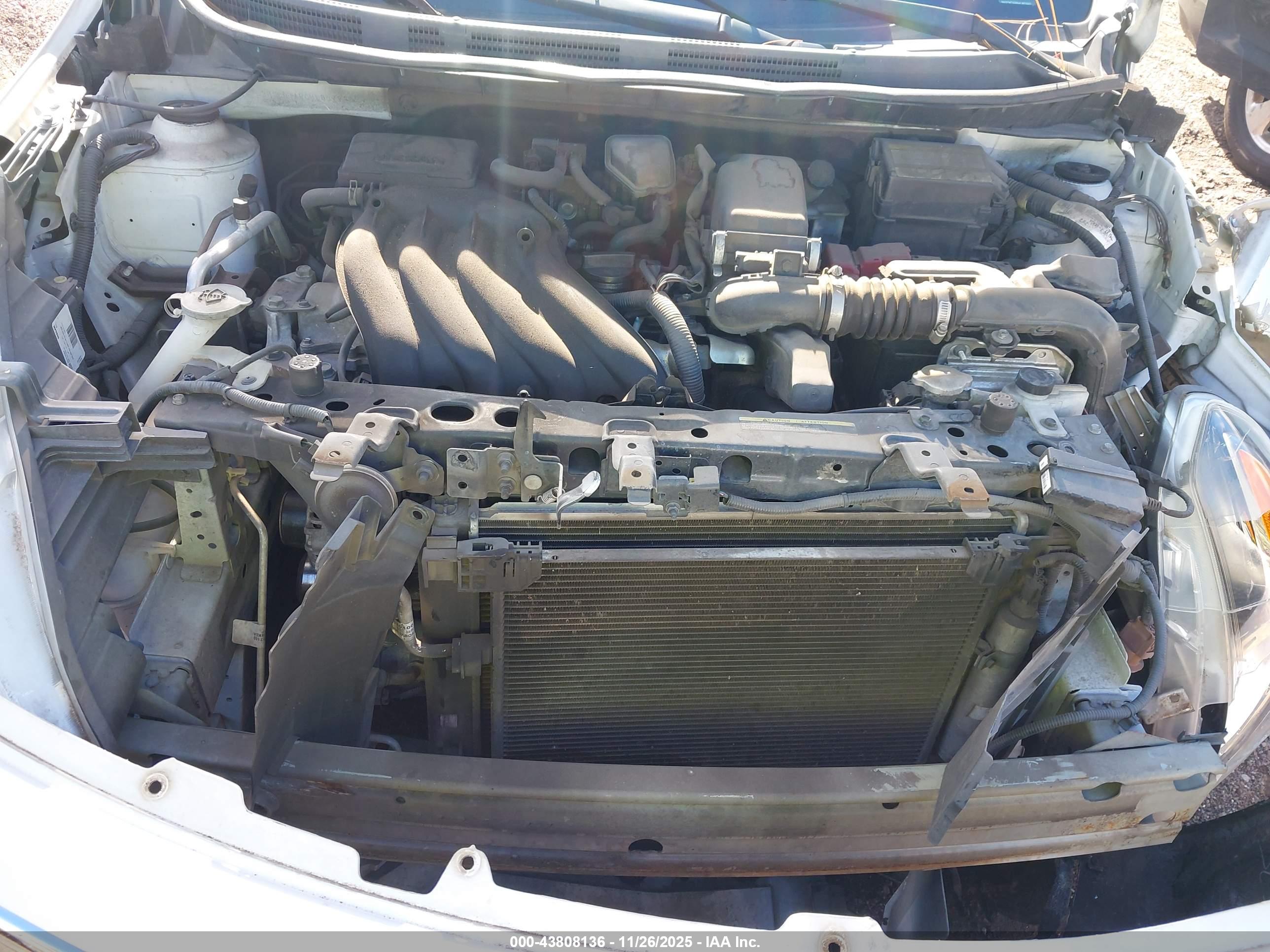 NISSAN VERSA image 10