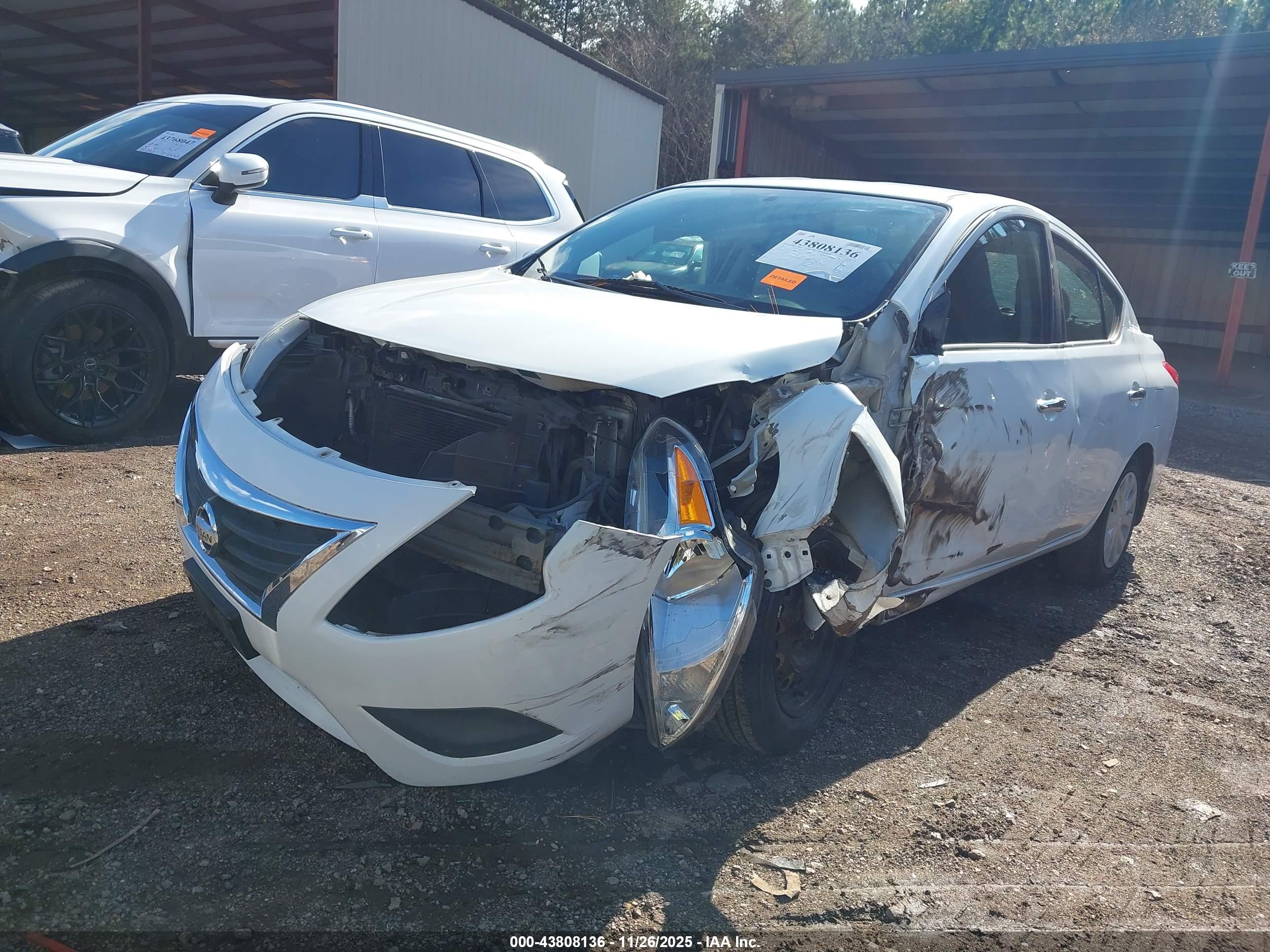 NISSAN VERSA image 2