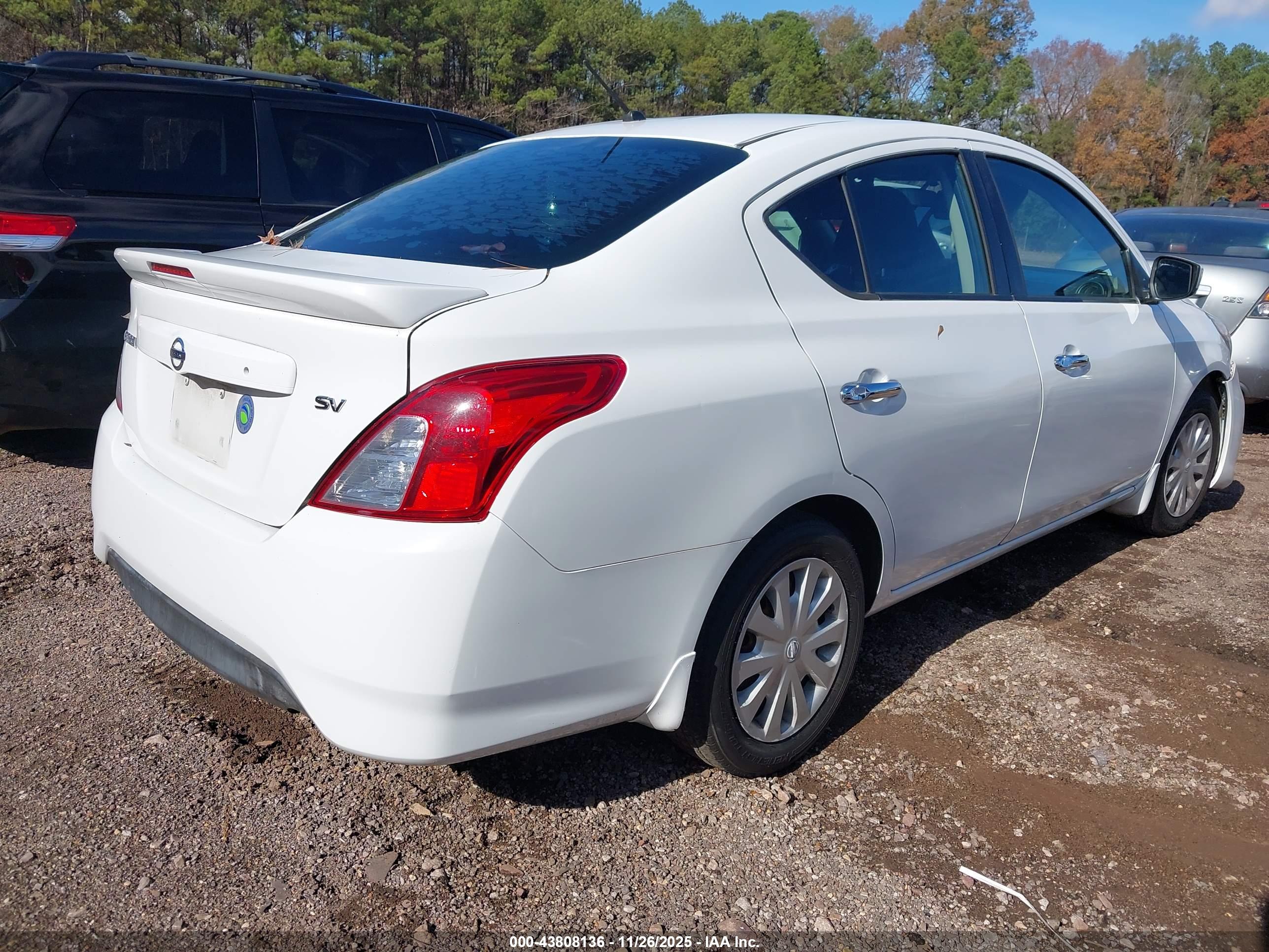 NISSAN VERSA image 4