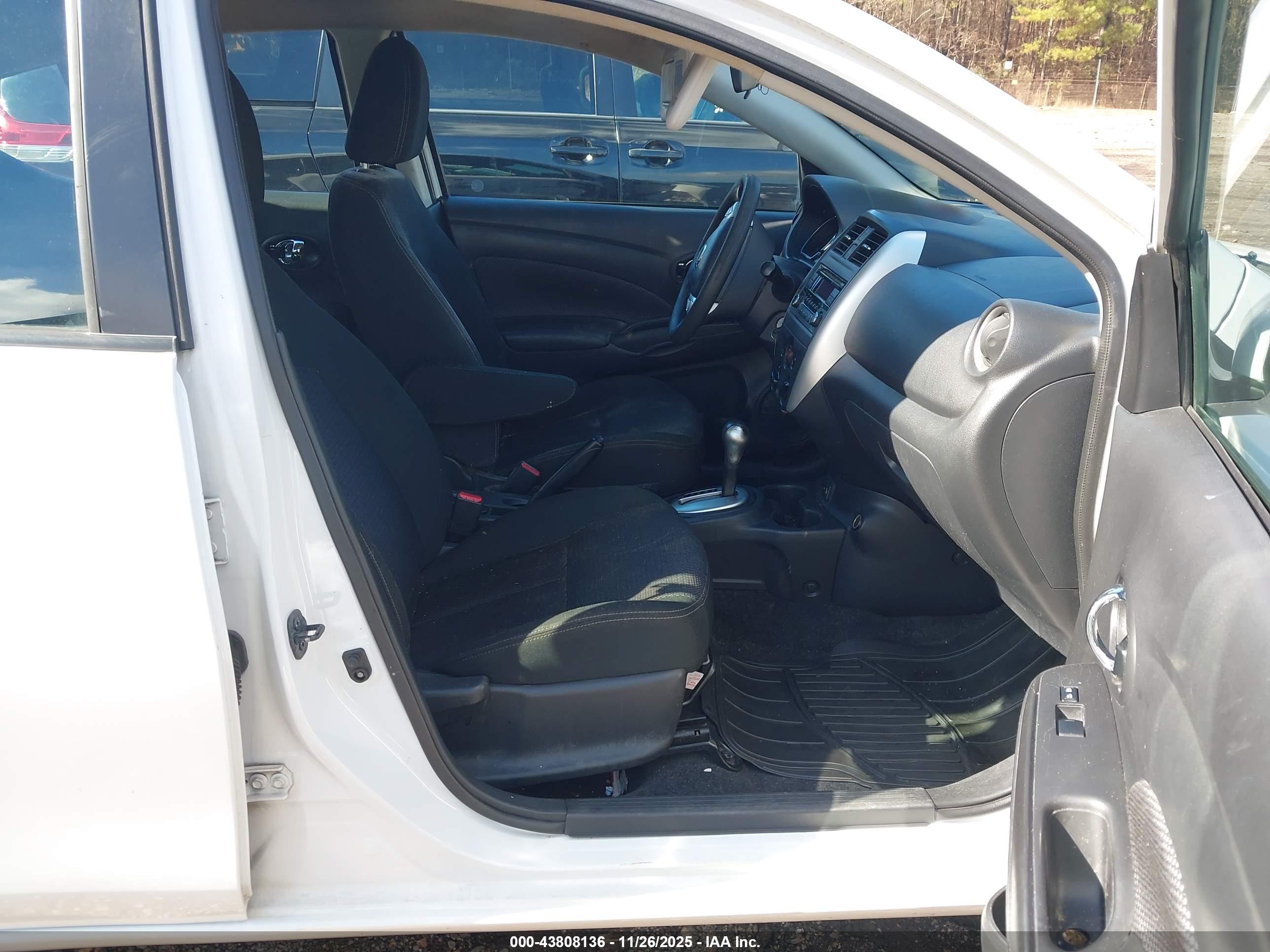 NISSAN VERSA image 5