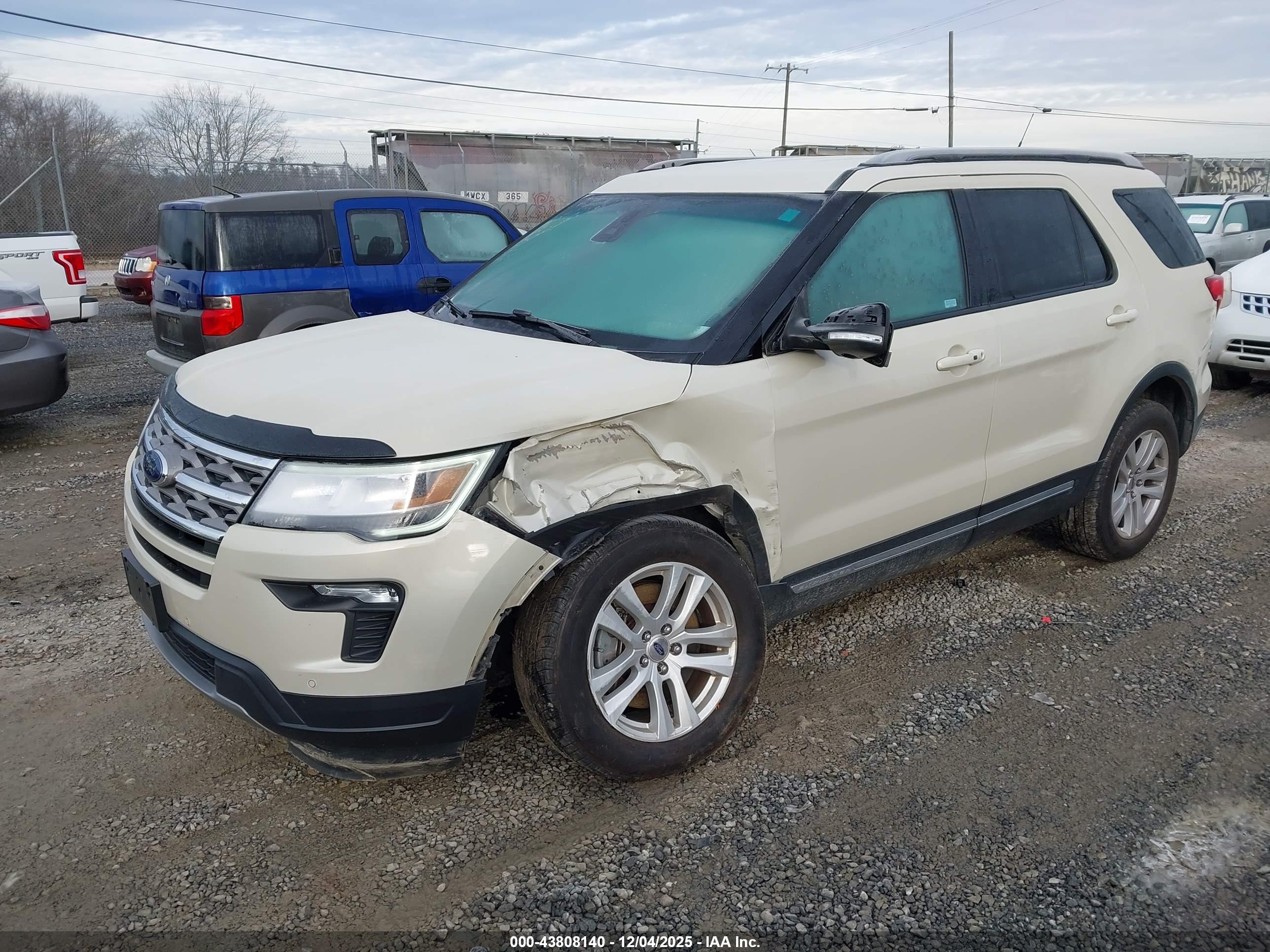 FORD EXPLORER image 2