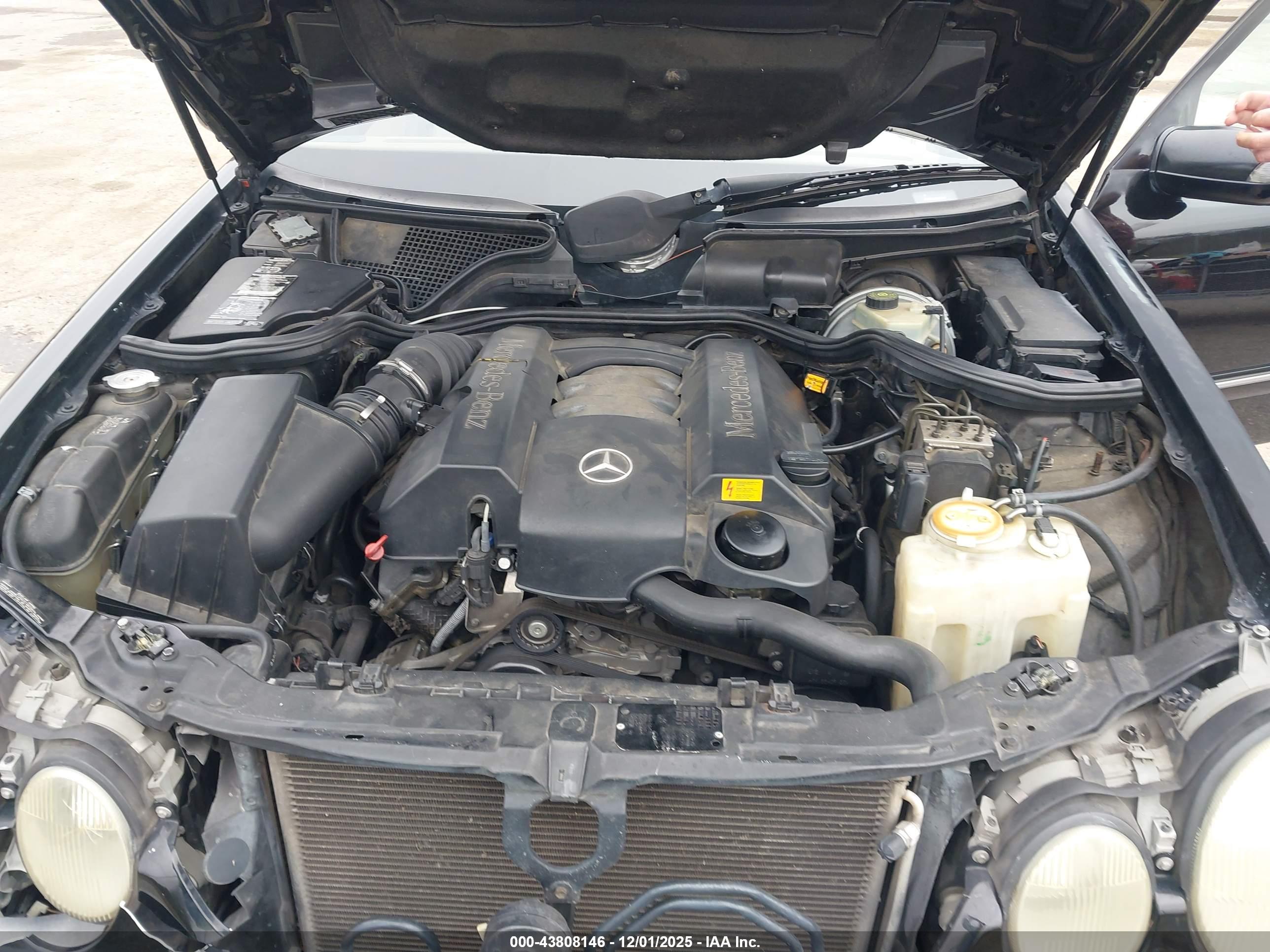 MERCEDES-BENZ E image 10