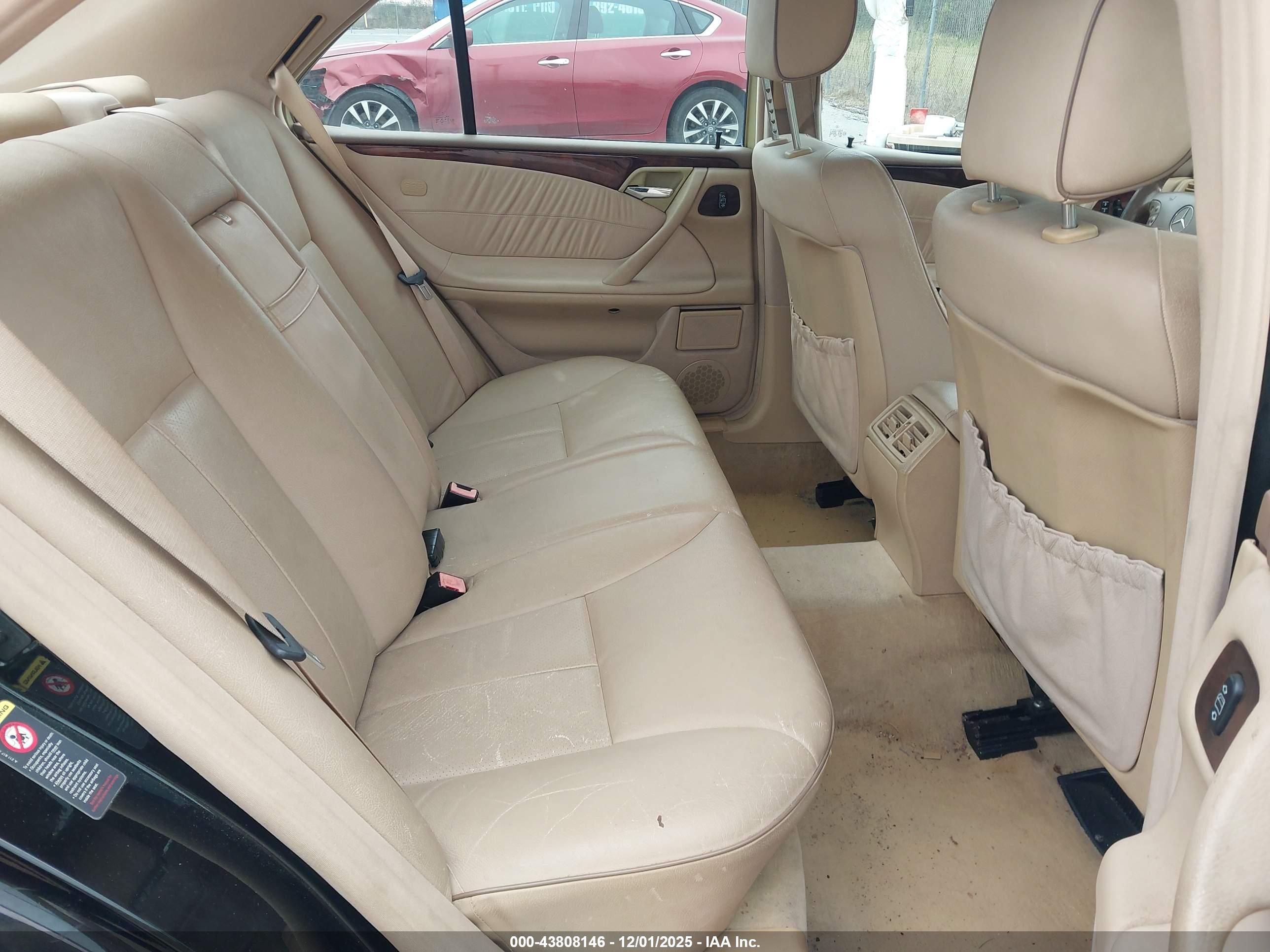 MERCEDES-BENZ E image 8