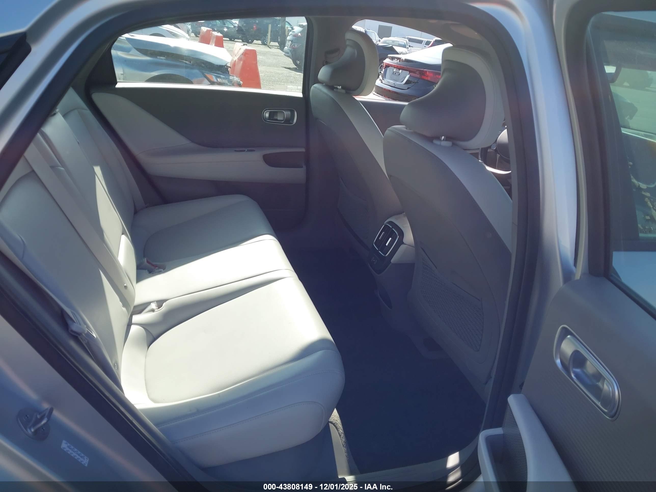 HYUNDAI IONIQ image 8