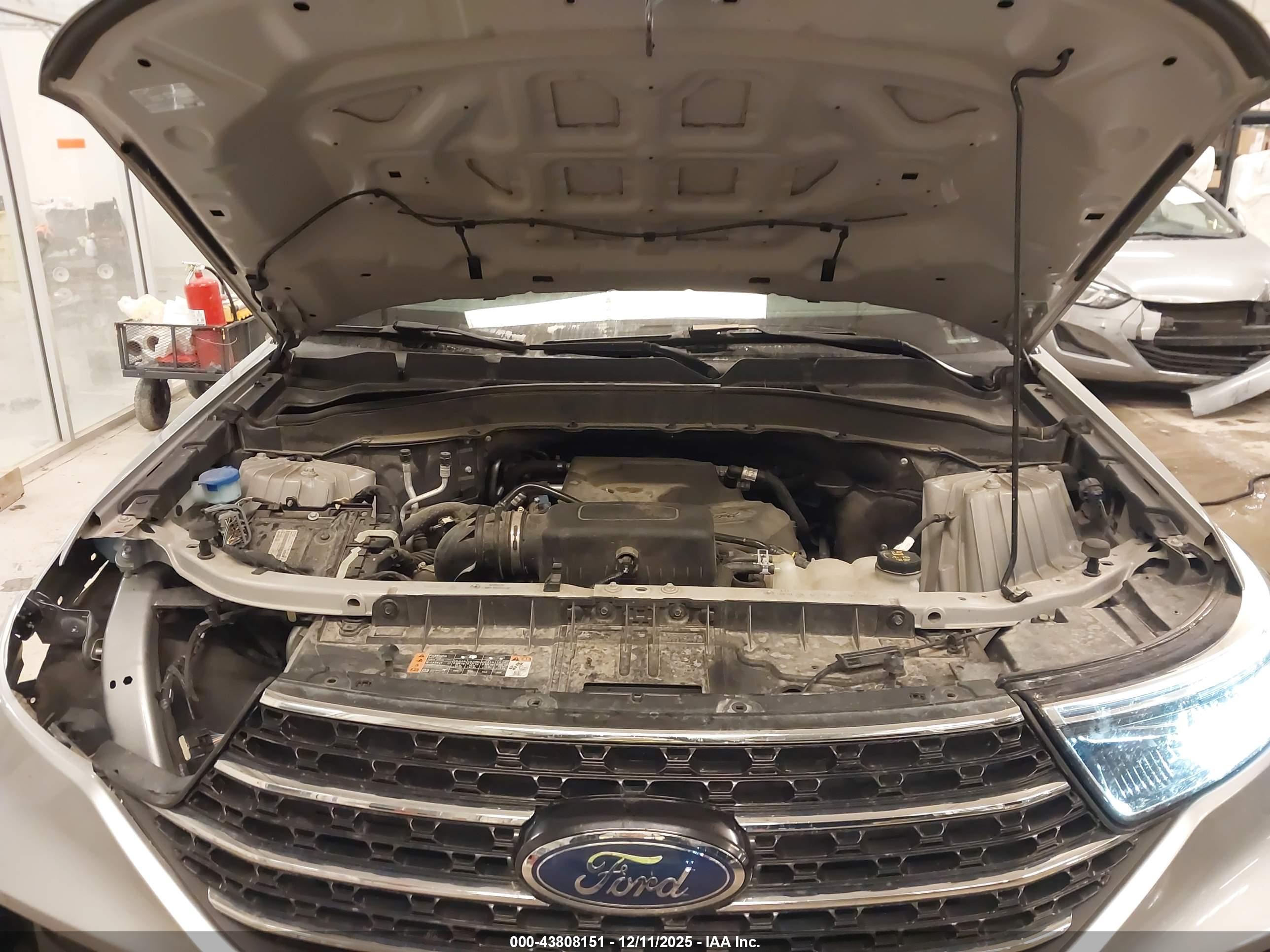 FORD EXPLORER image 10