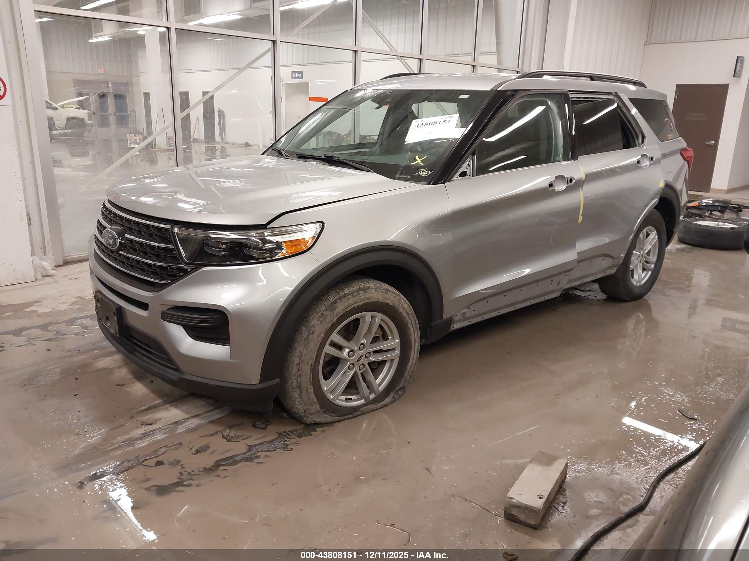 FORD EXPLORER image 2
