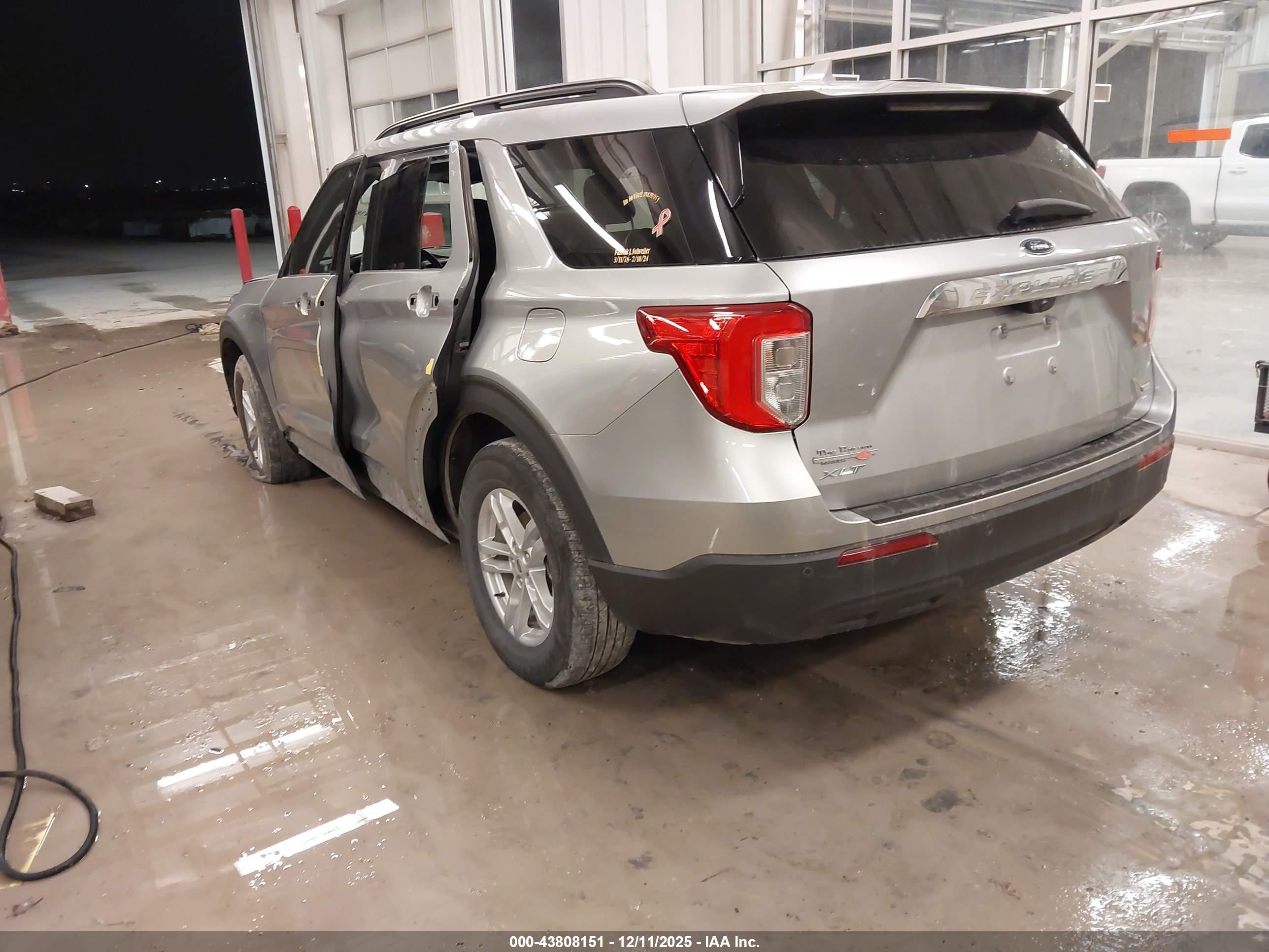 FORD EXPLORER image 3