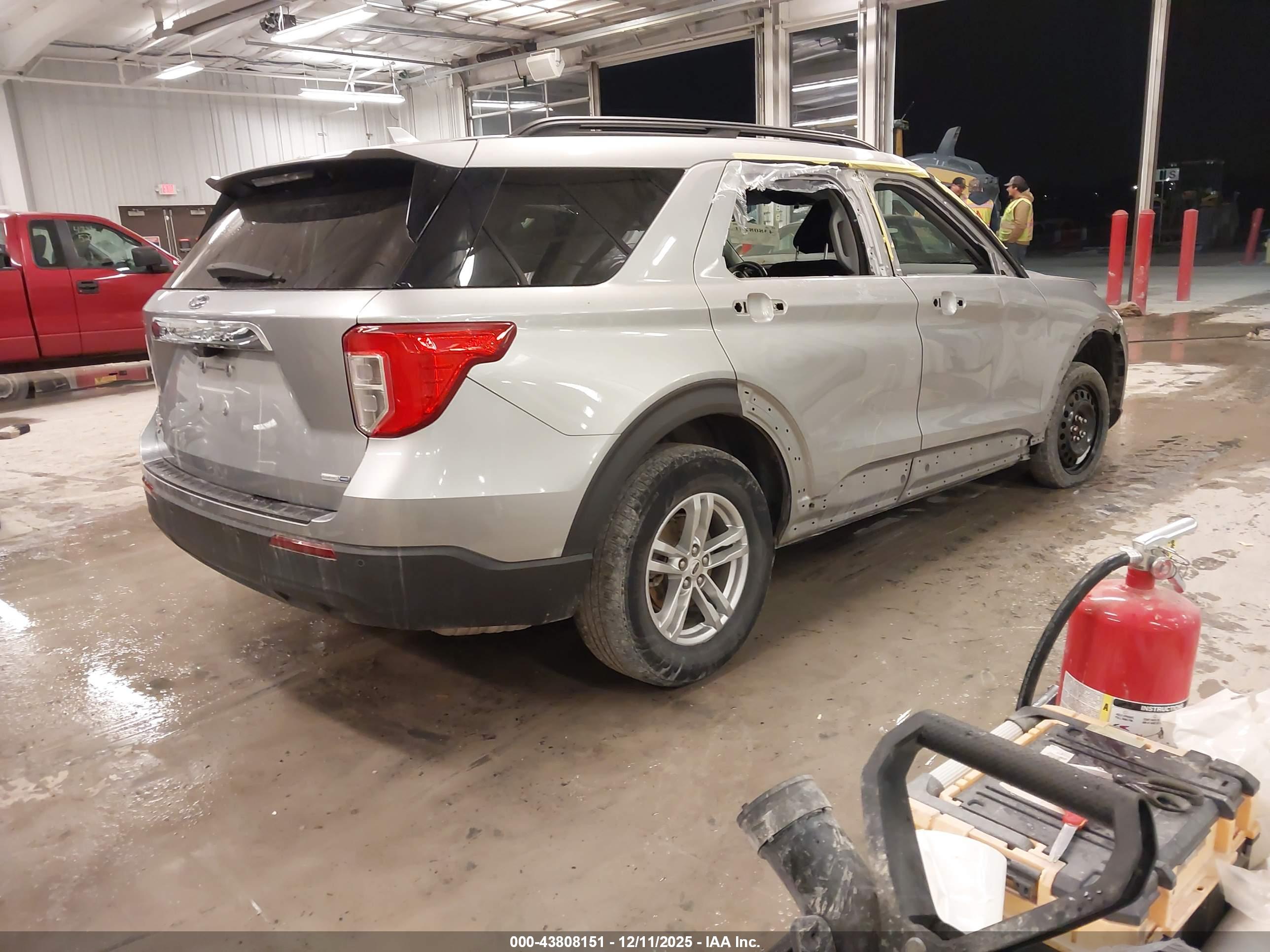 FORD EXPLORER image 4
