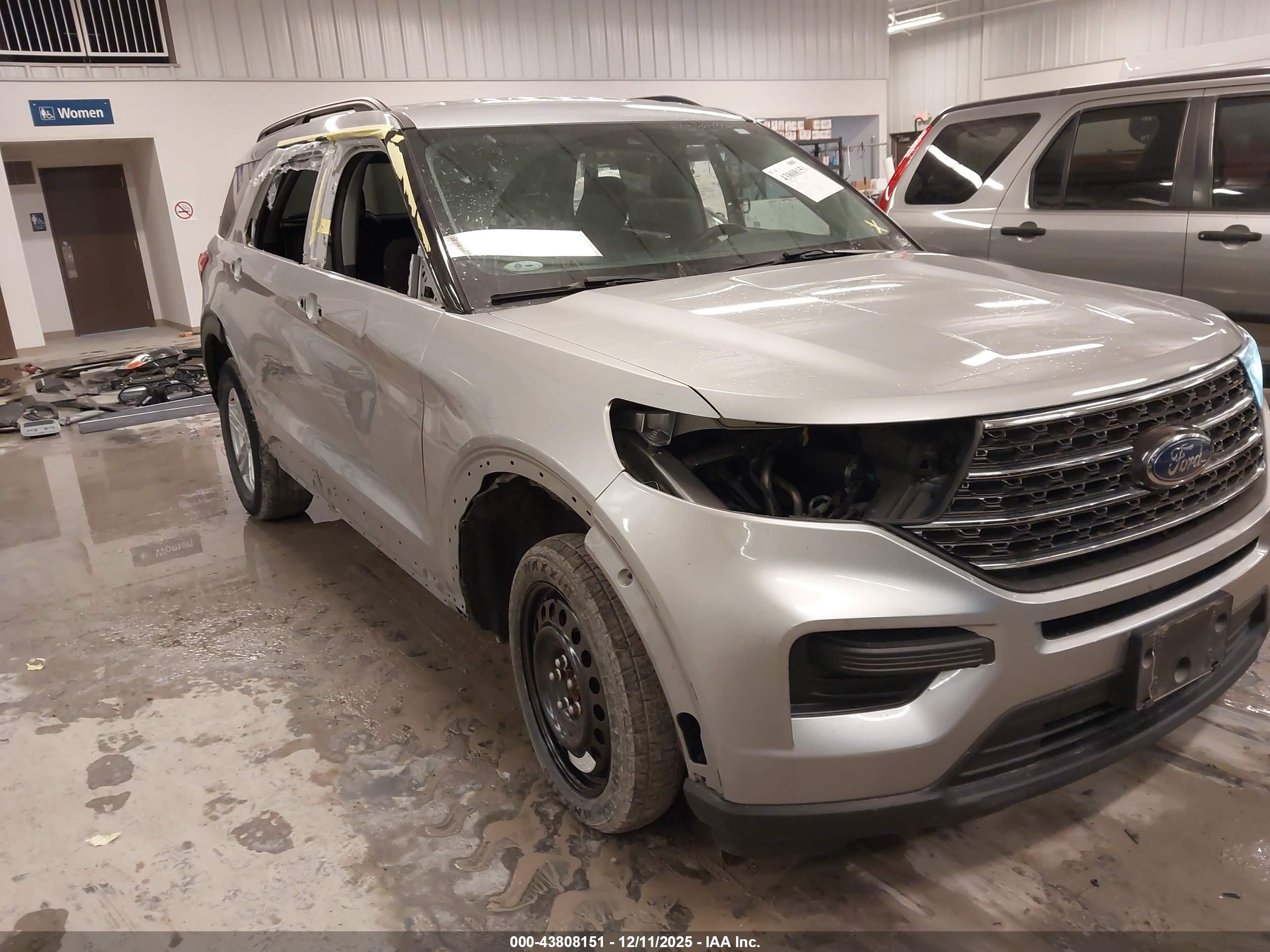 FORD EXPLORER image 6