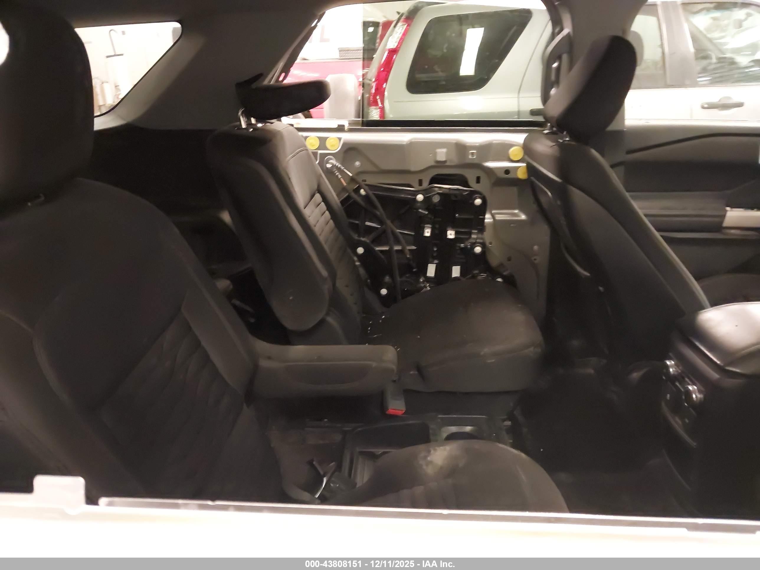 FORD EXPLORER image 8