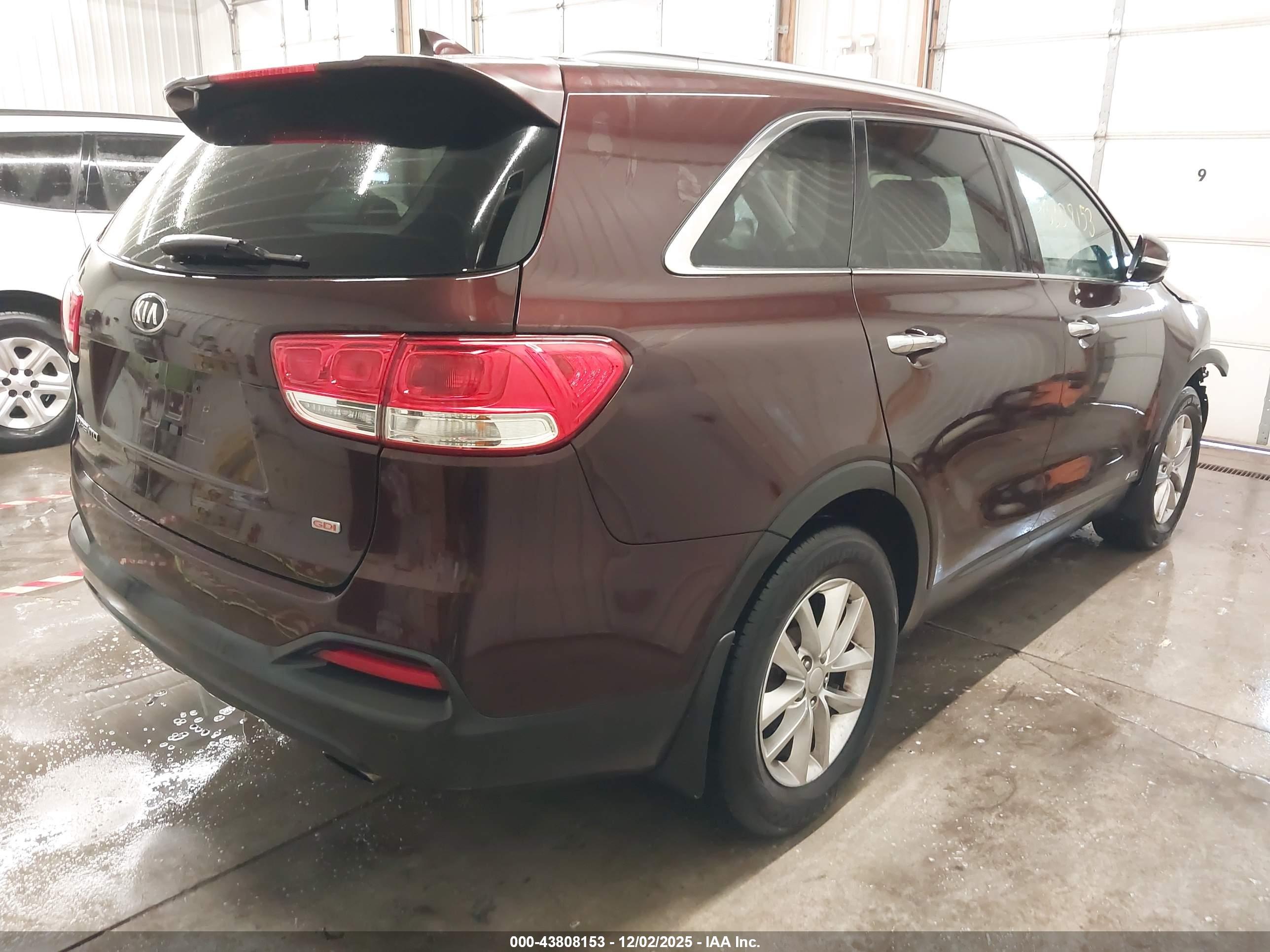 KIA SORENTO image 4