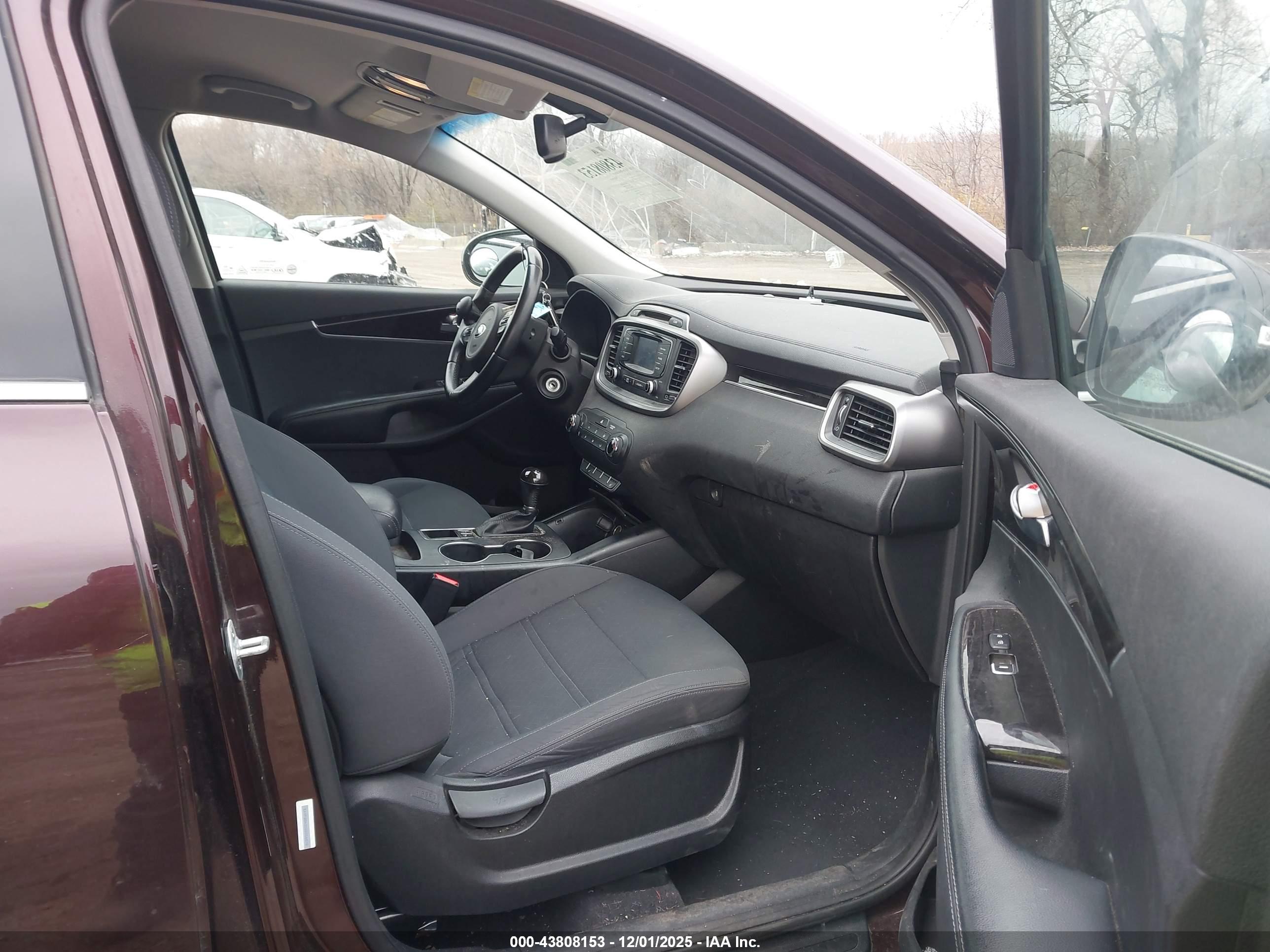 KIA SORENTO image 5