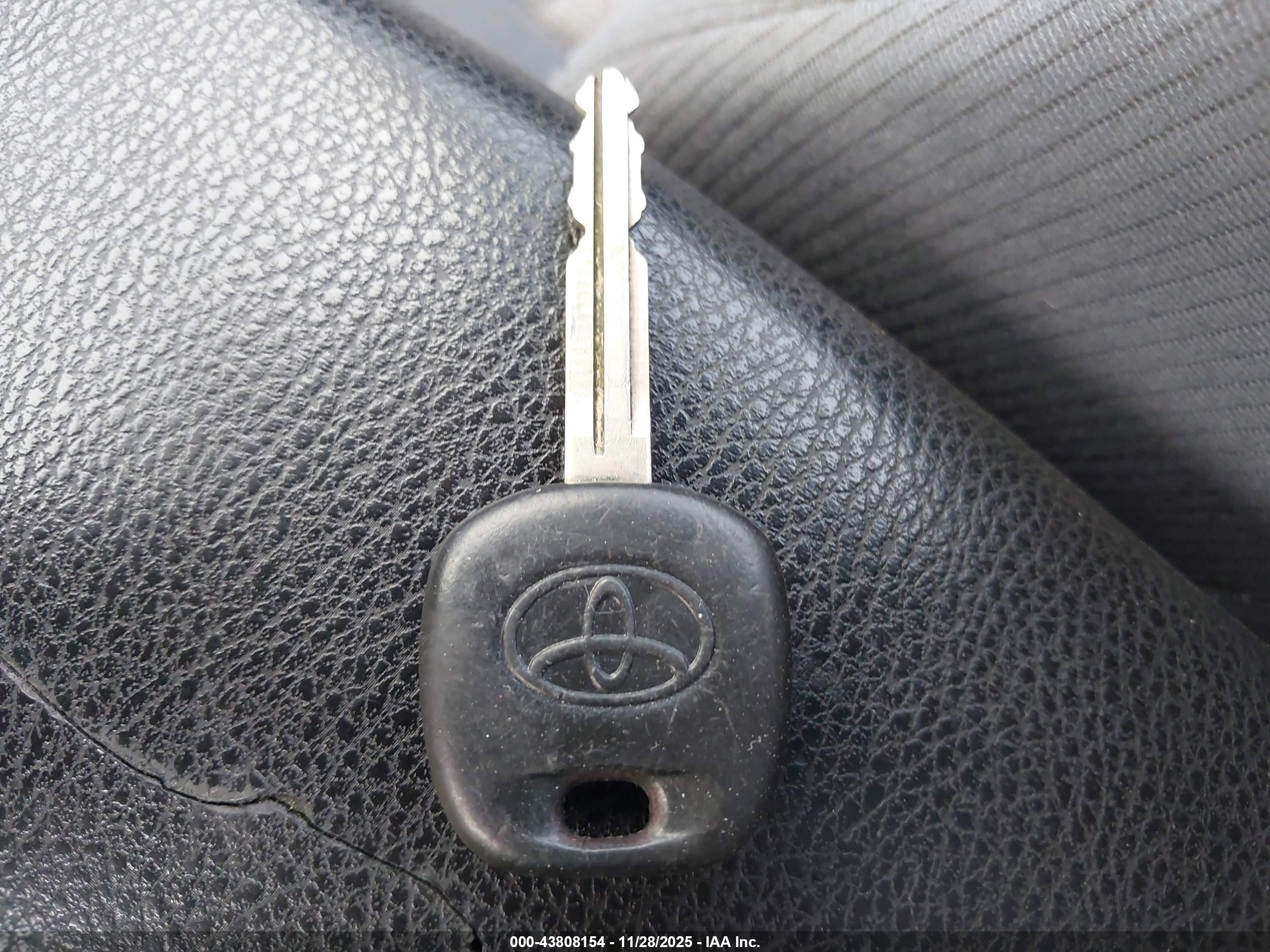 TOYOTA COROLLA image 11
