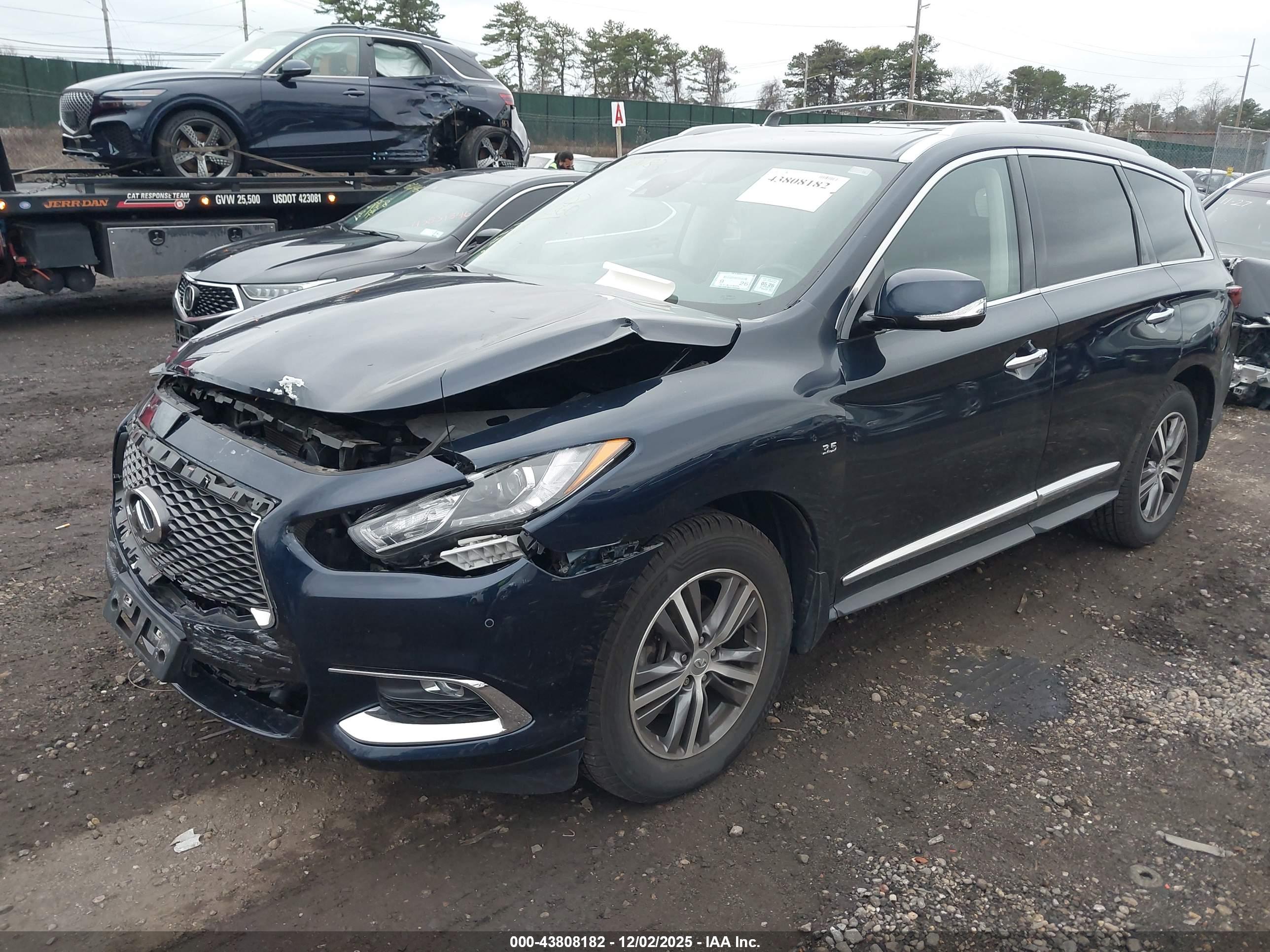 INFINITI QX60 image 2