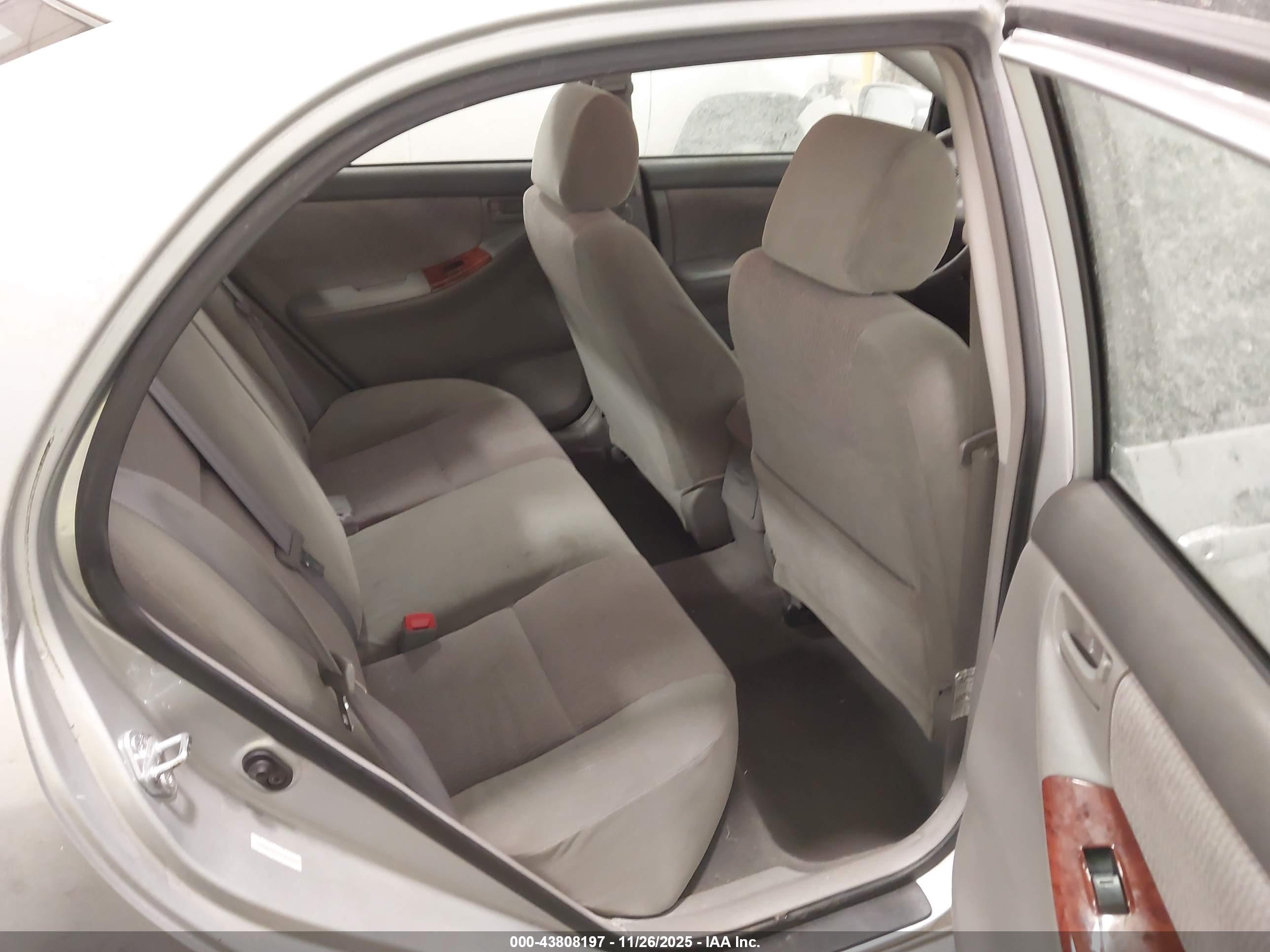 TOYOTA COROLLA image 8