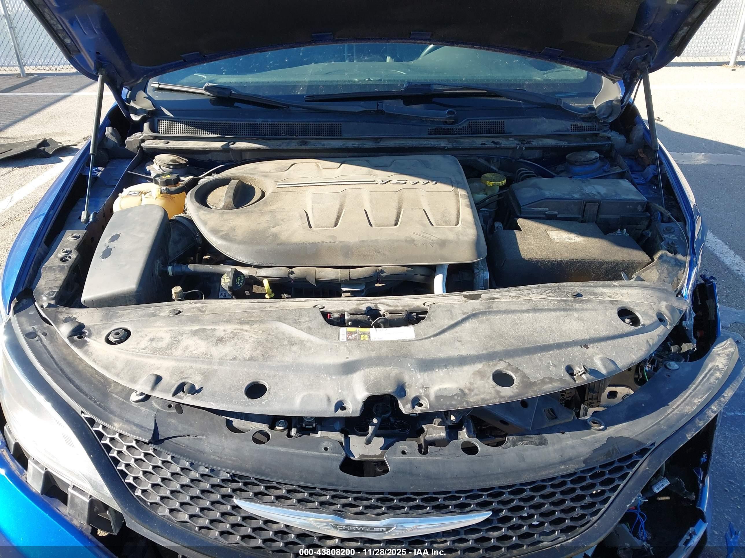 CHRYSLER 200 image 10