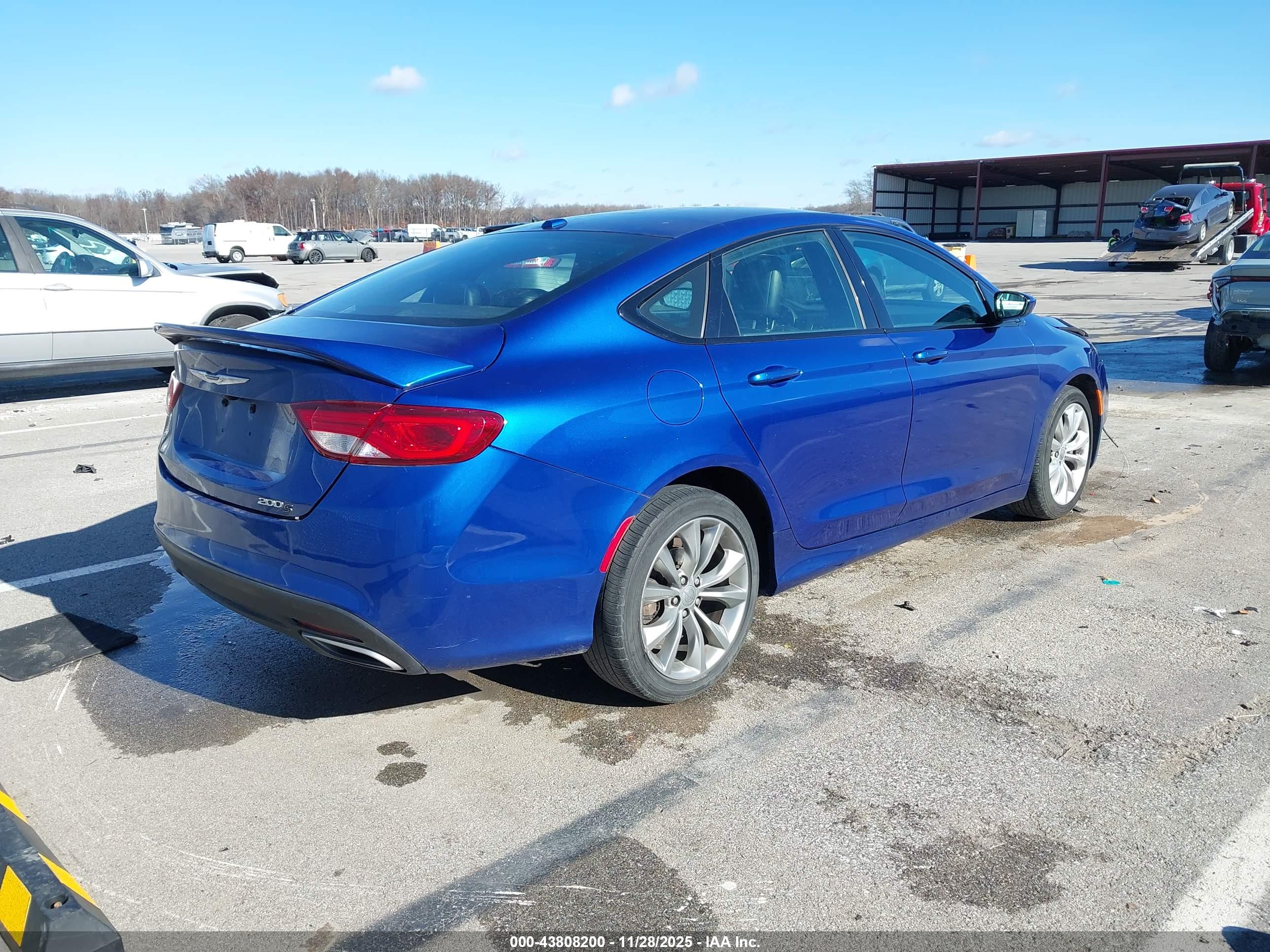CHRYSLER 200 image 4