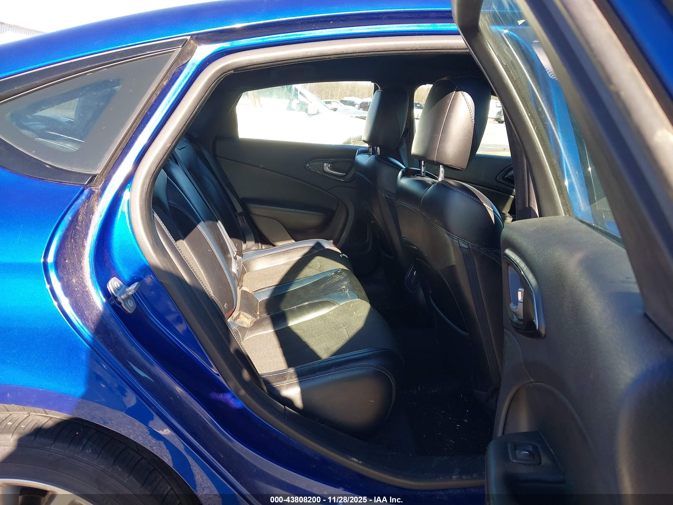 CHRYSLER 200 image 8