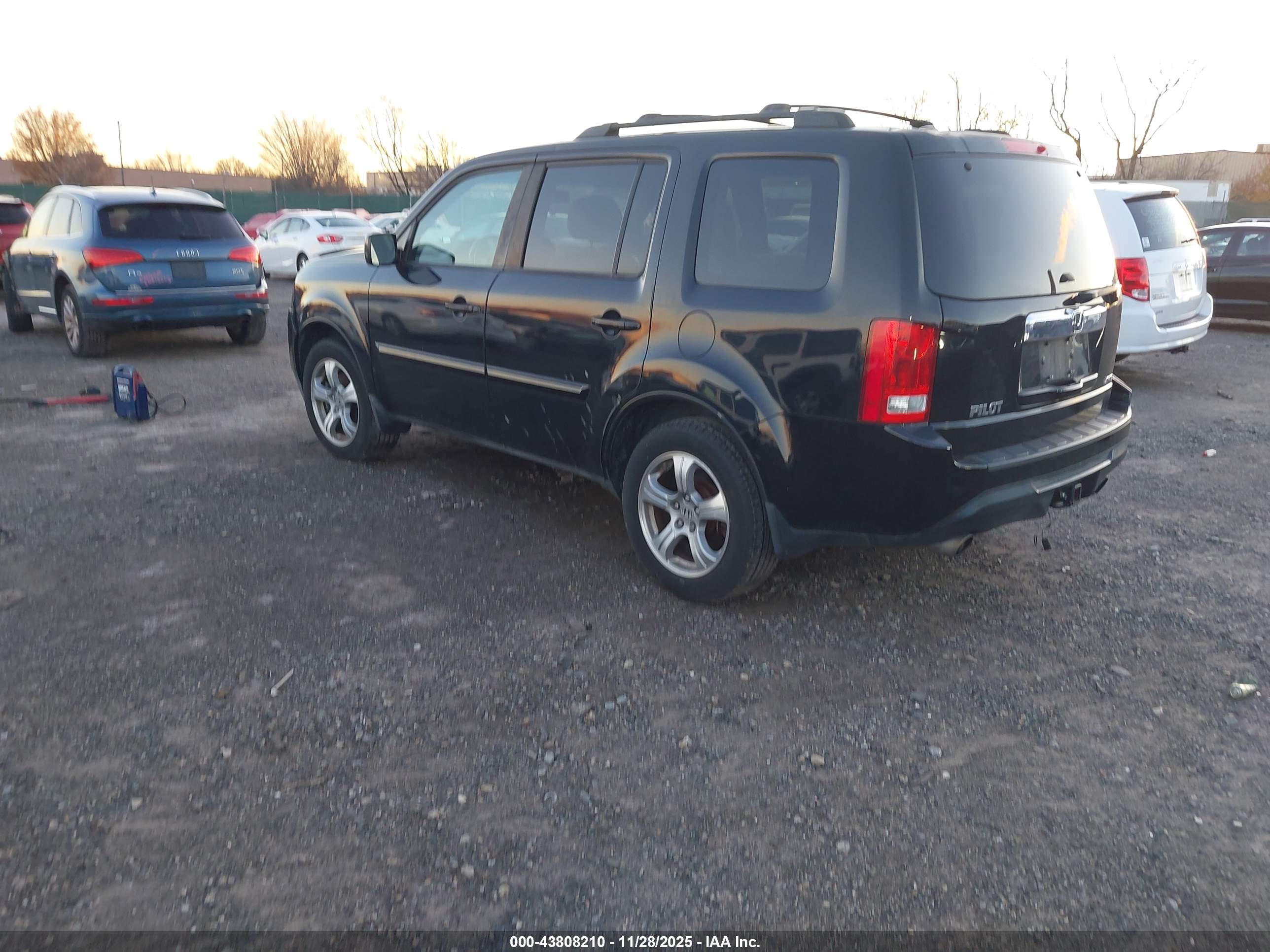 HONDA PILOT image 3