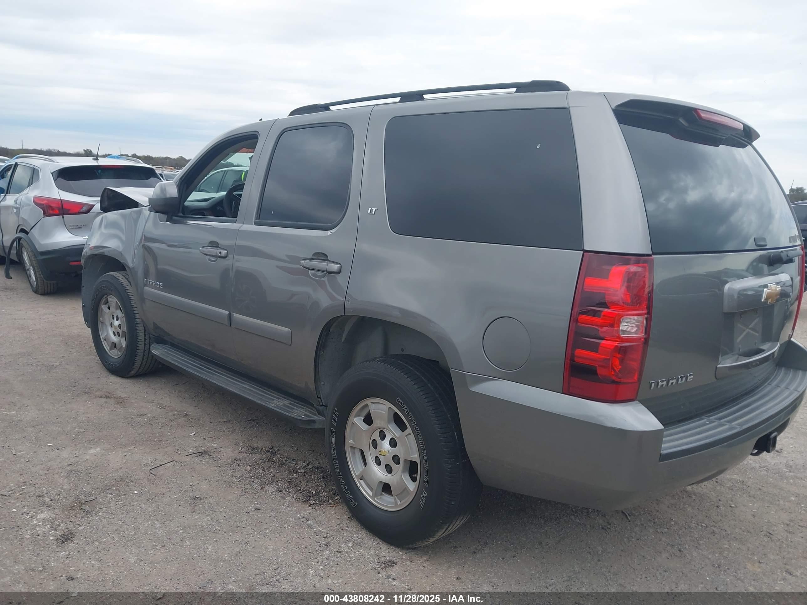 CHEVROLET TAHOE image 3