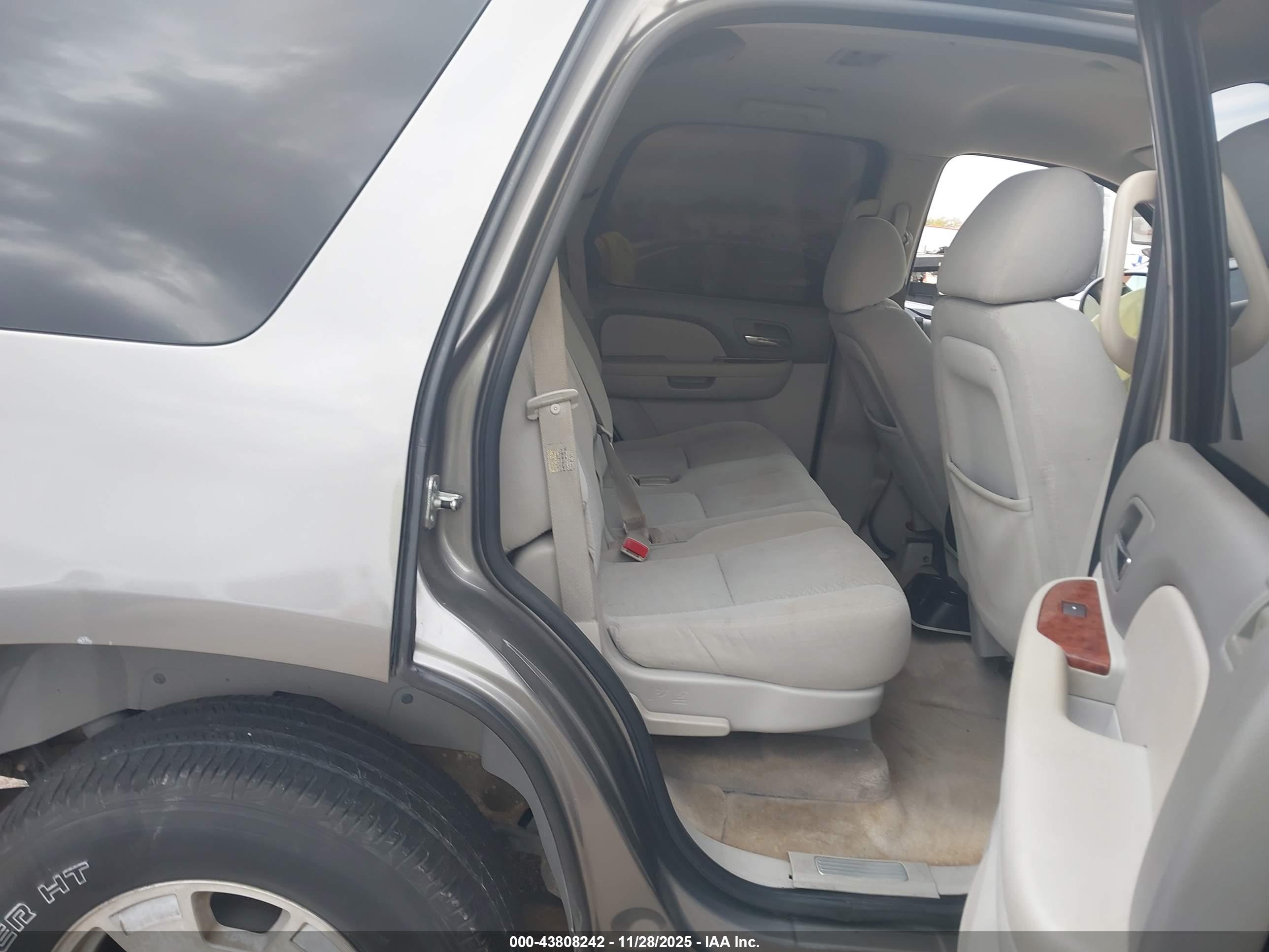 CHEVROLET TAHOE image 8
