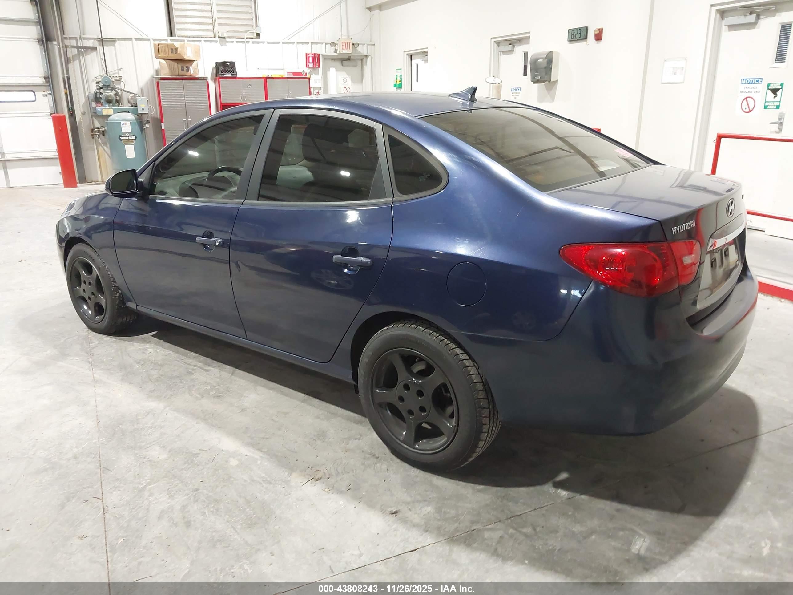 HYUNDAI ELANTRA image 3
