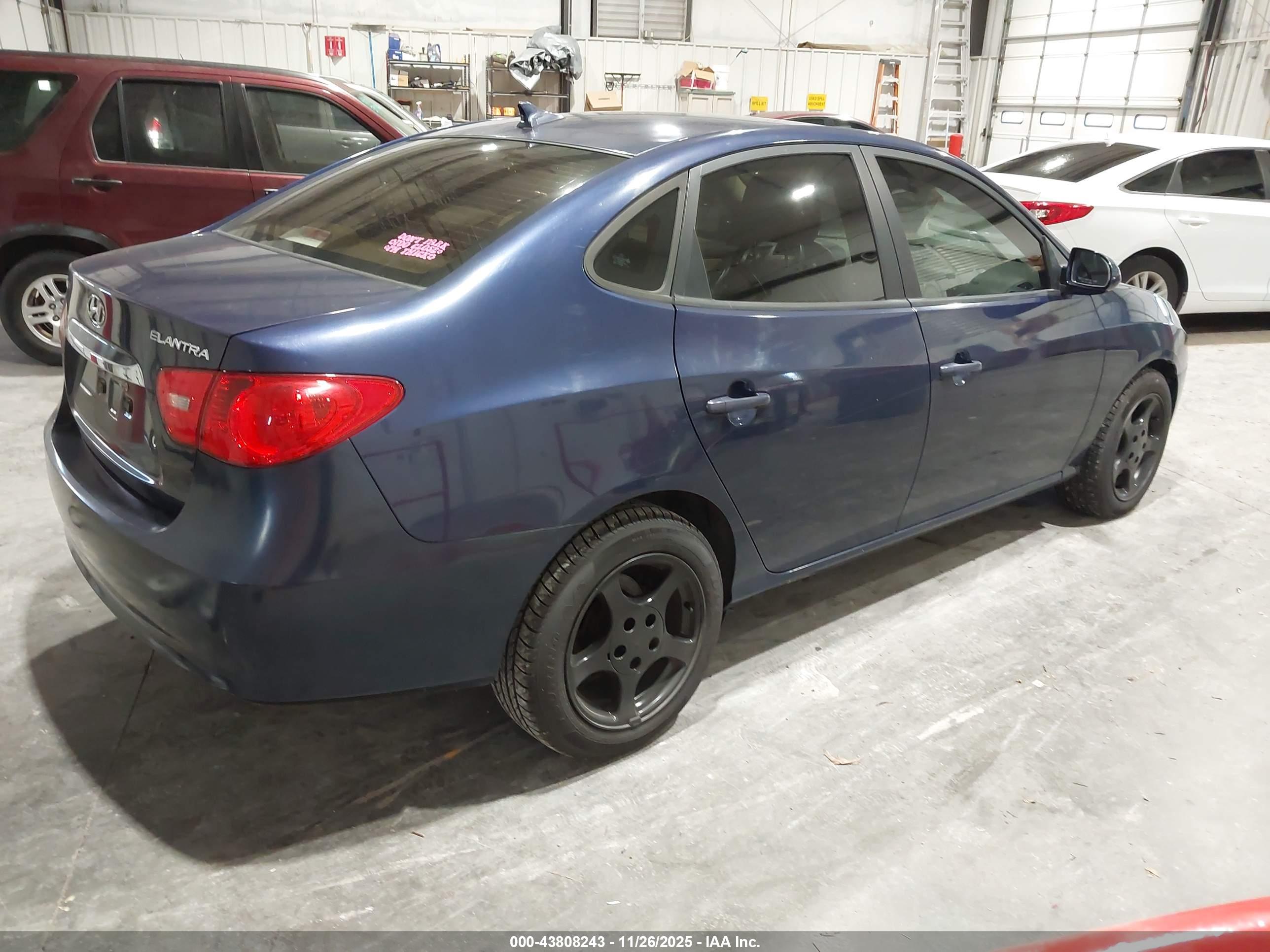 HYUNDAI ELANTRA image 4