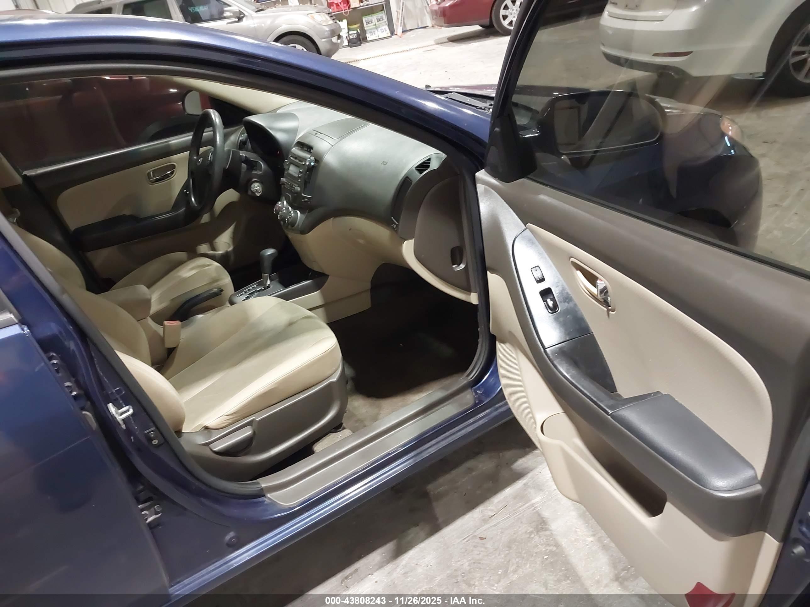 HYUNDAI ELANTRA image 5