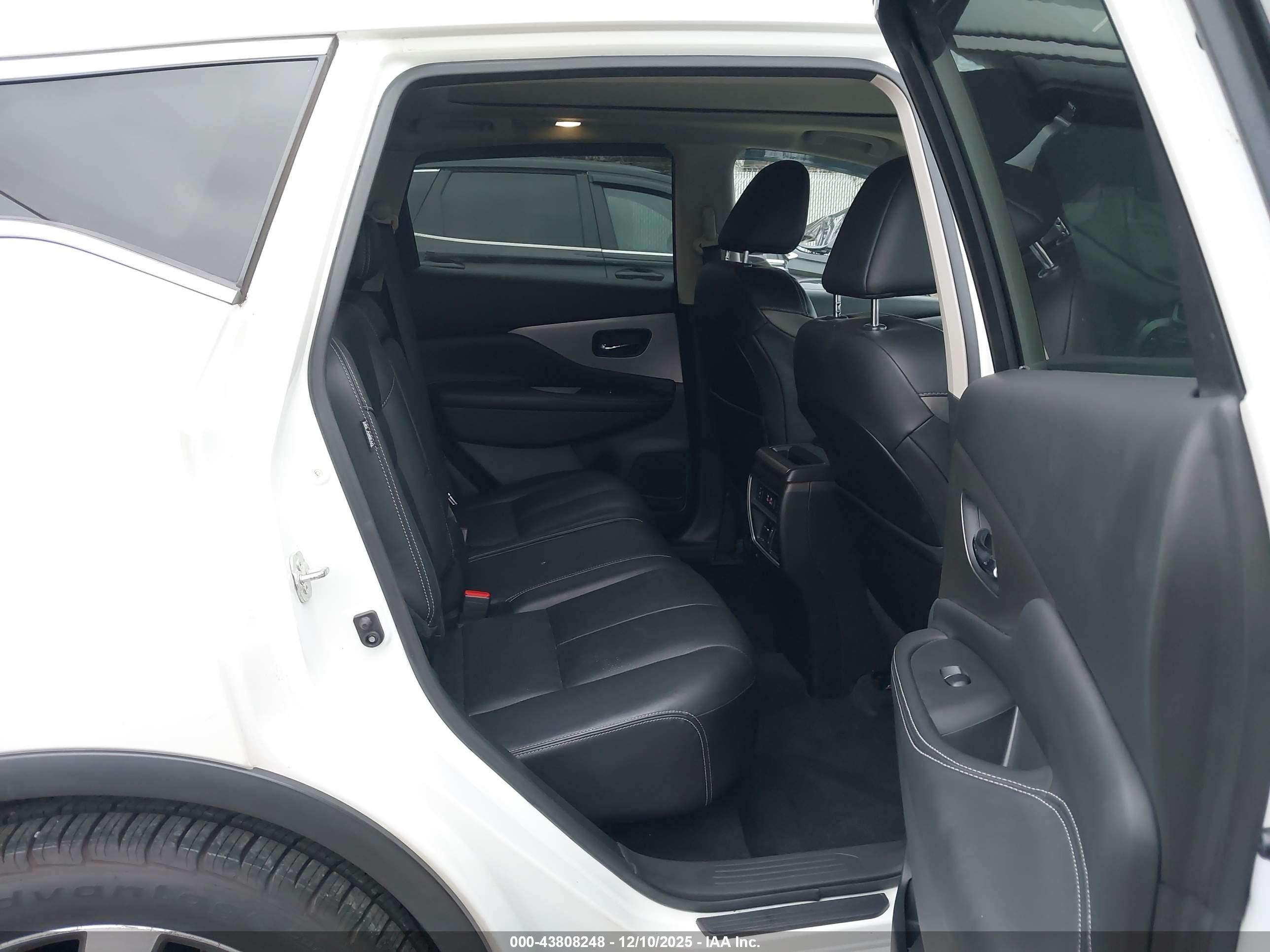 NISSAN MURANO image 8