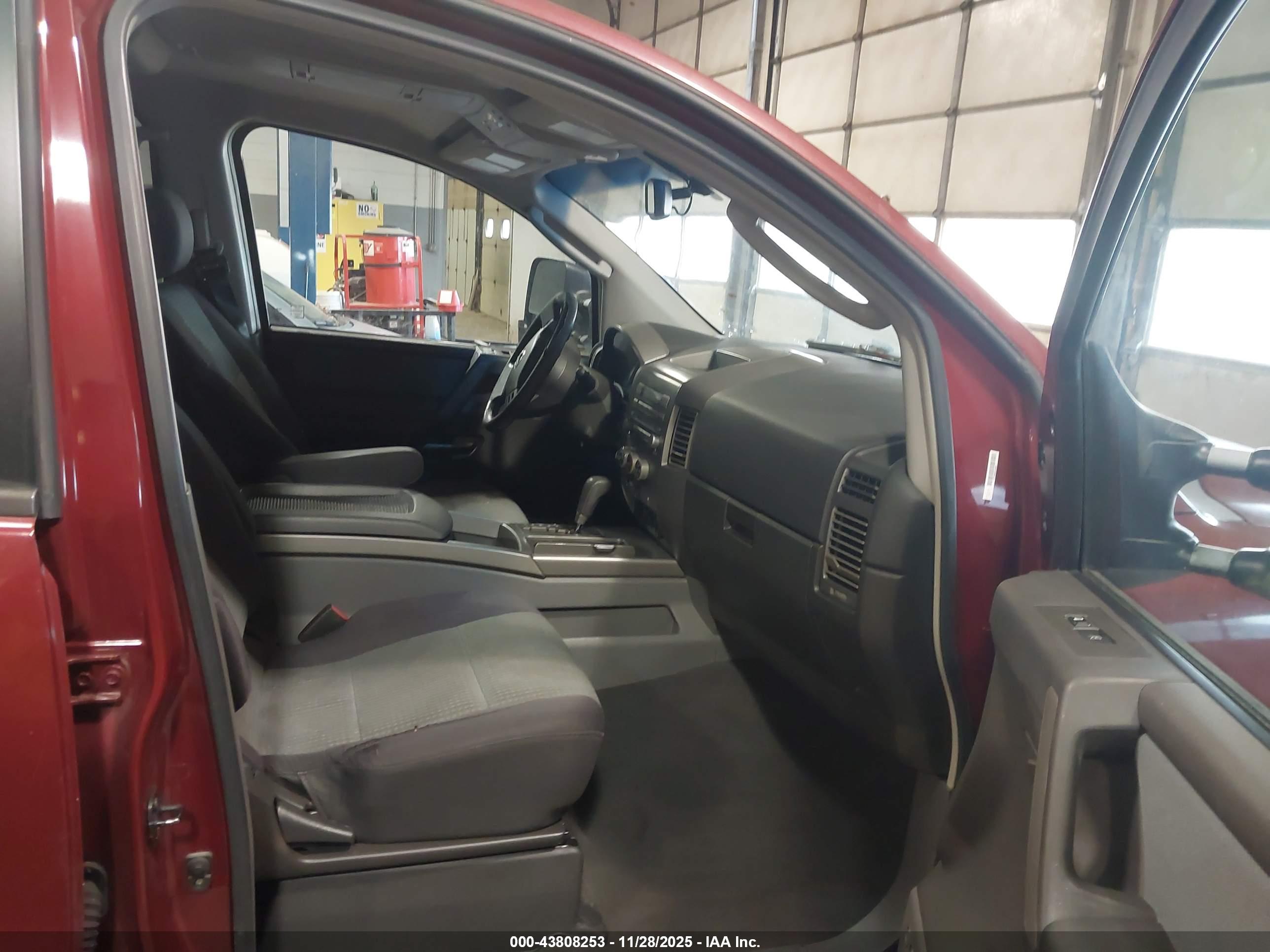 NISSAN TITAN image 5