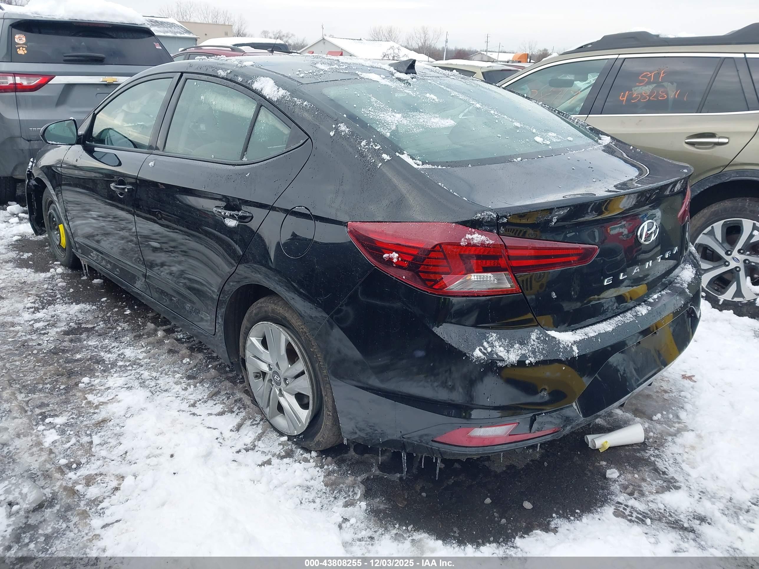 HYUNDAI ELANTRA image 3