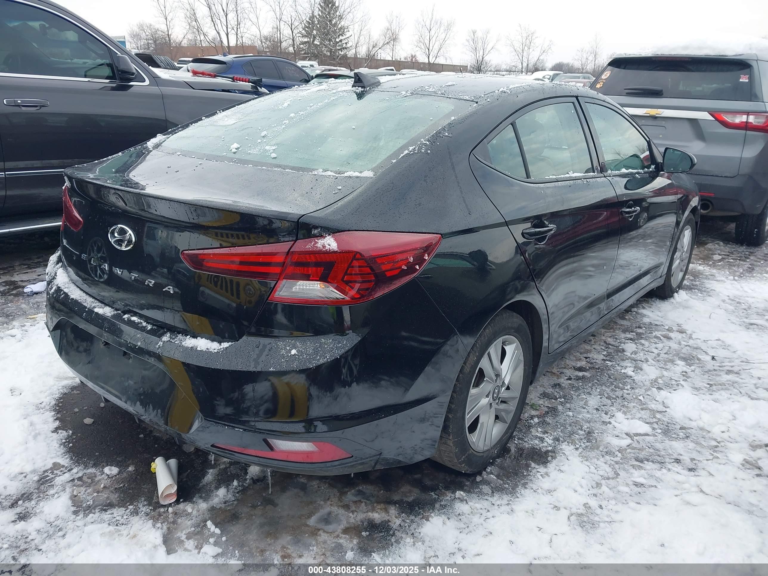 HYUNDAI ELANTRA image 4