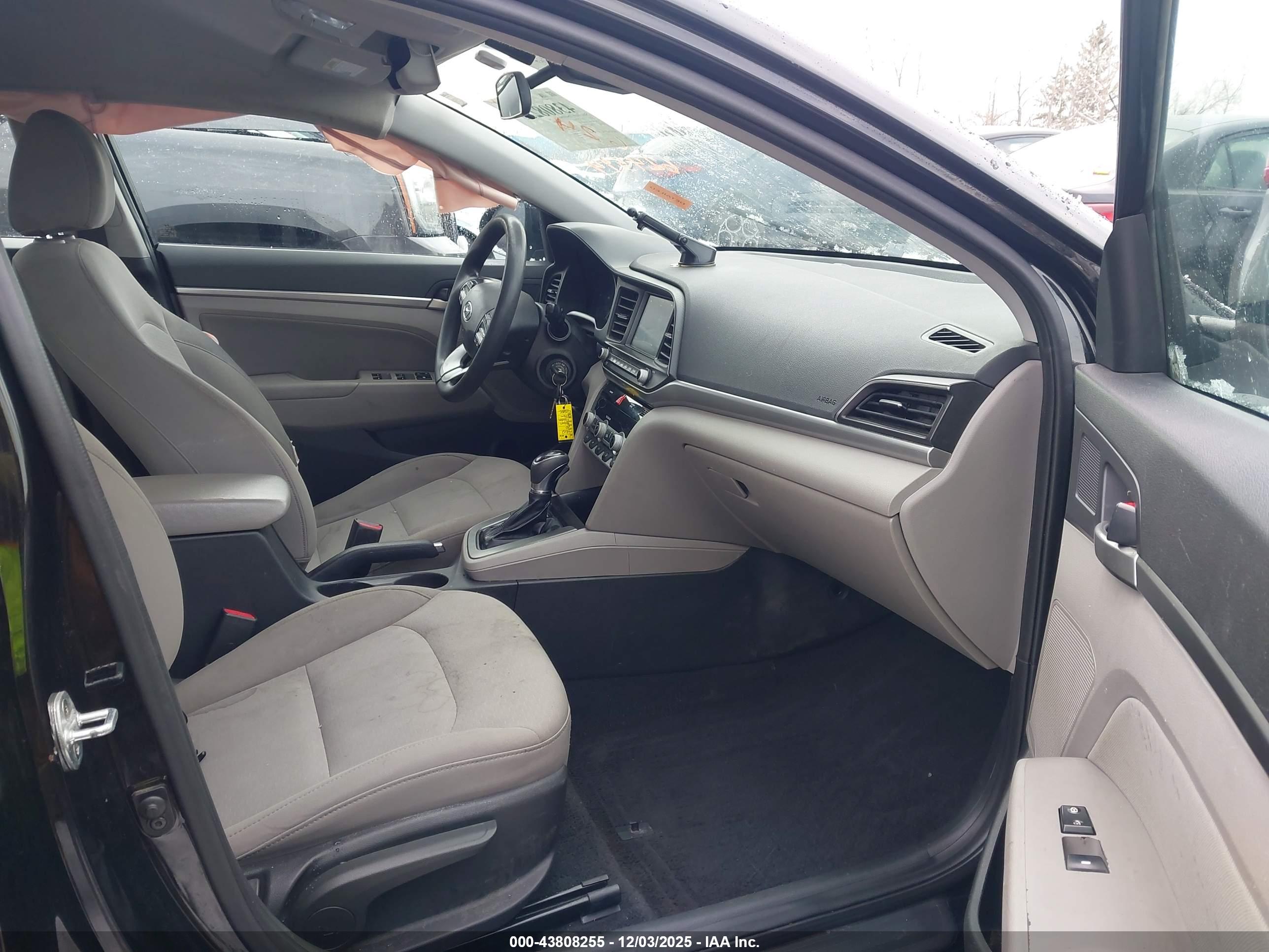 HYUNDAI ELANTRA image 5