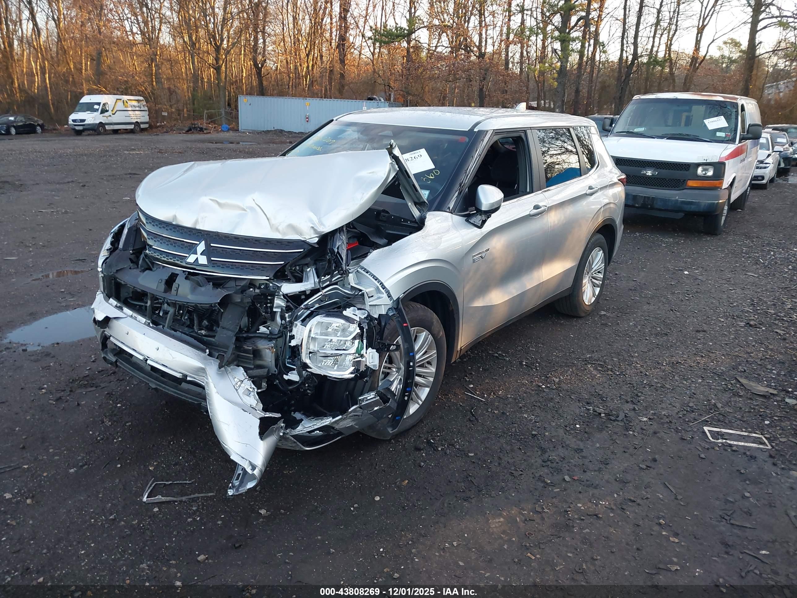MITSUBISHI OUTLANDER image 2