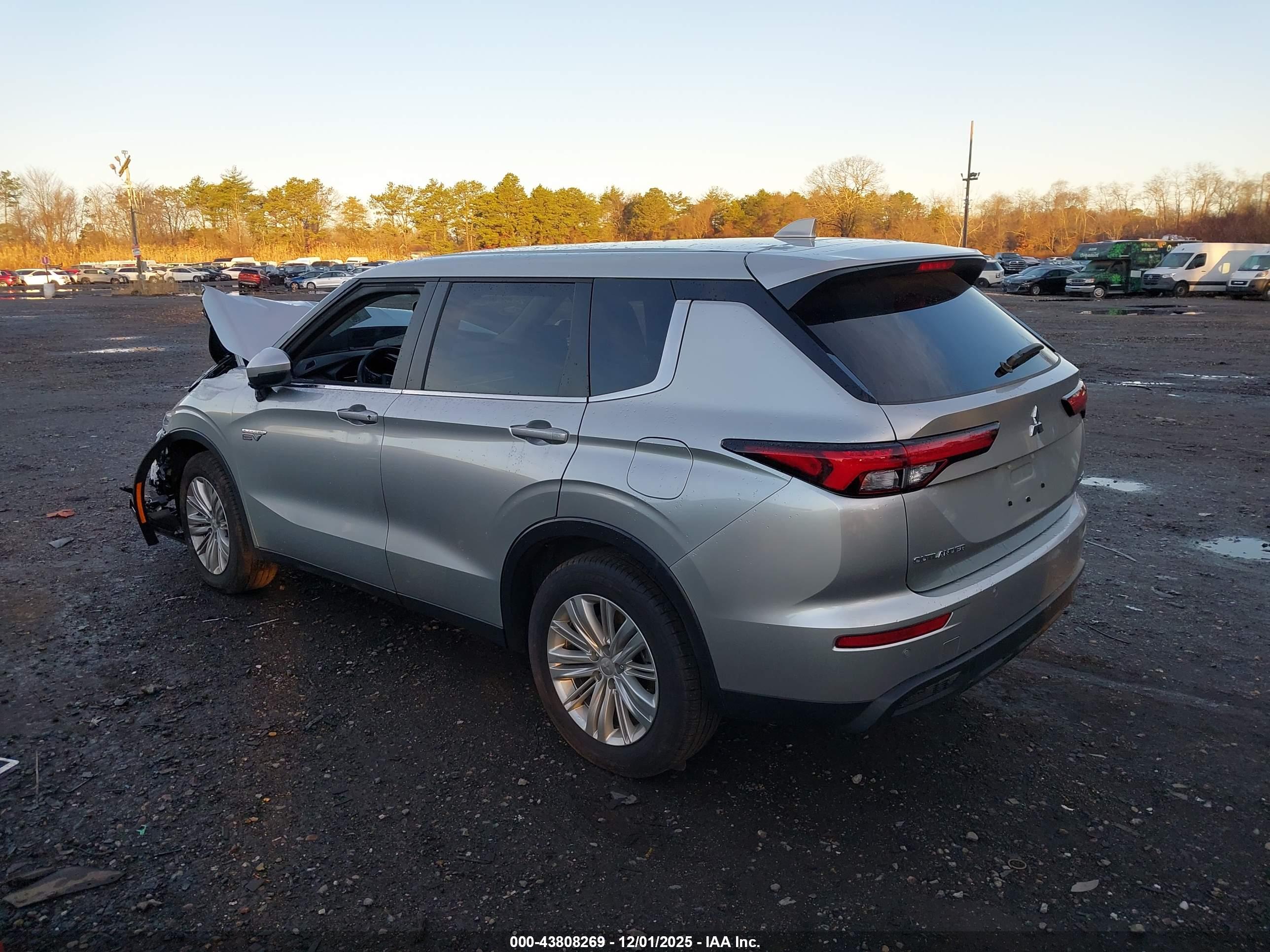 MITSUBISHI OUTLANDER image 3
