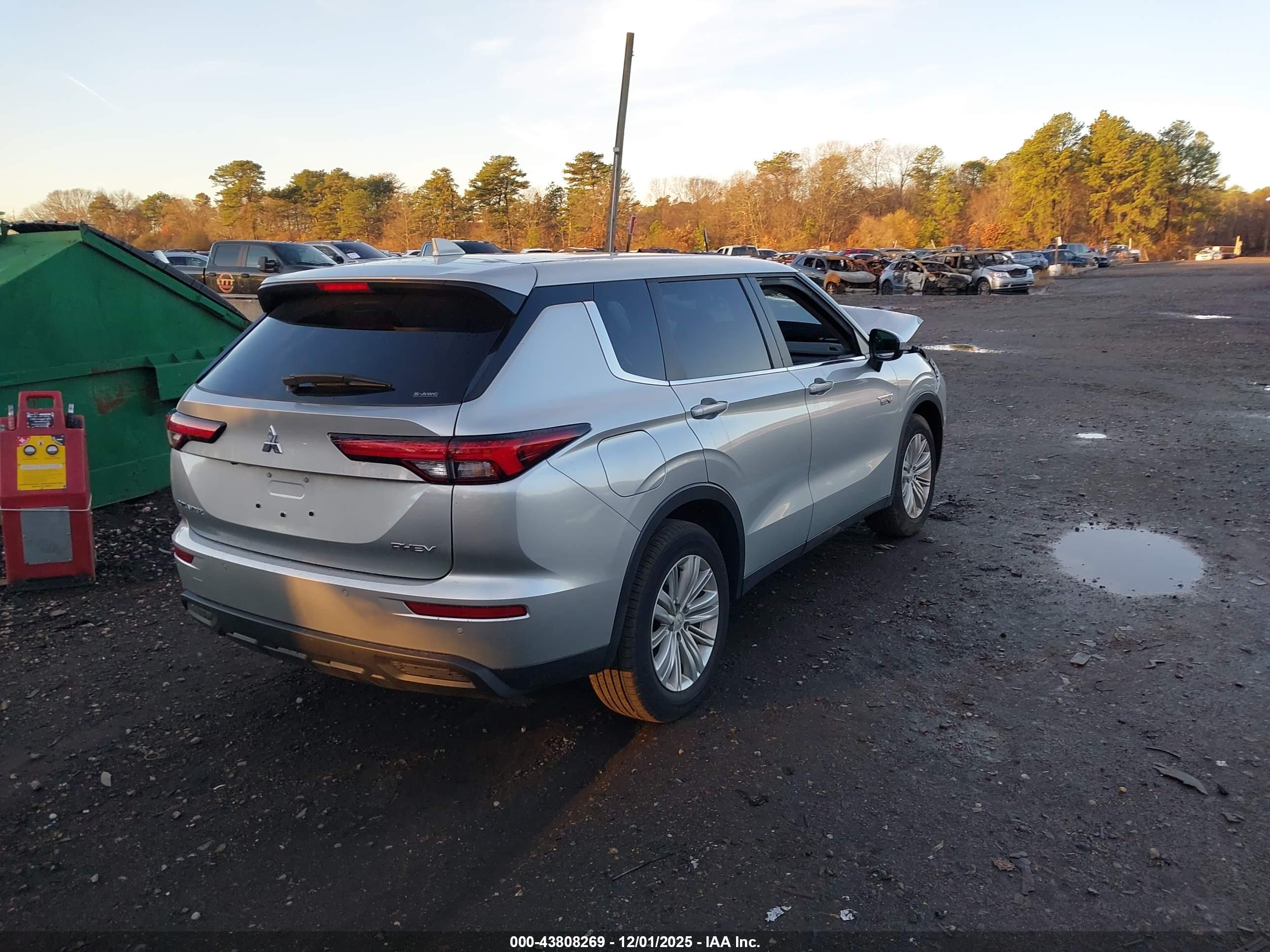 MITSUBISHI OUTLANDER image 4