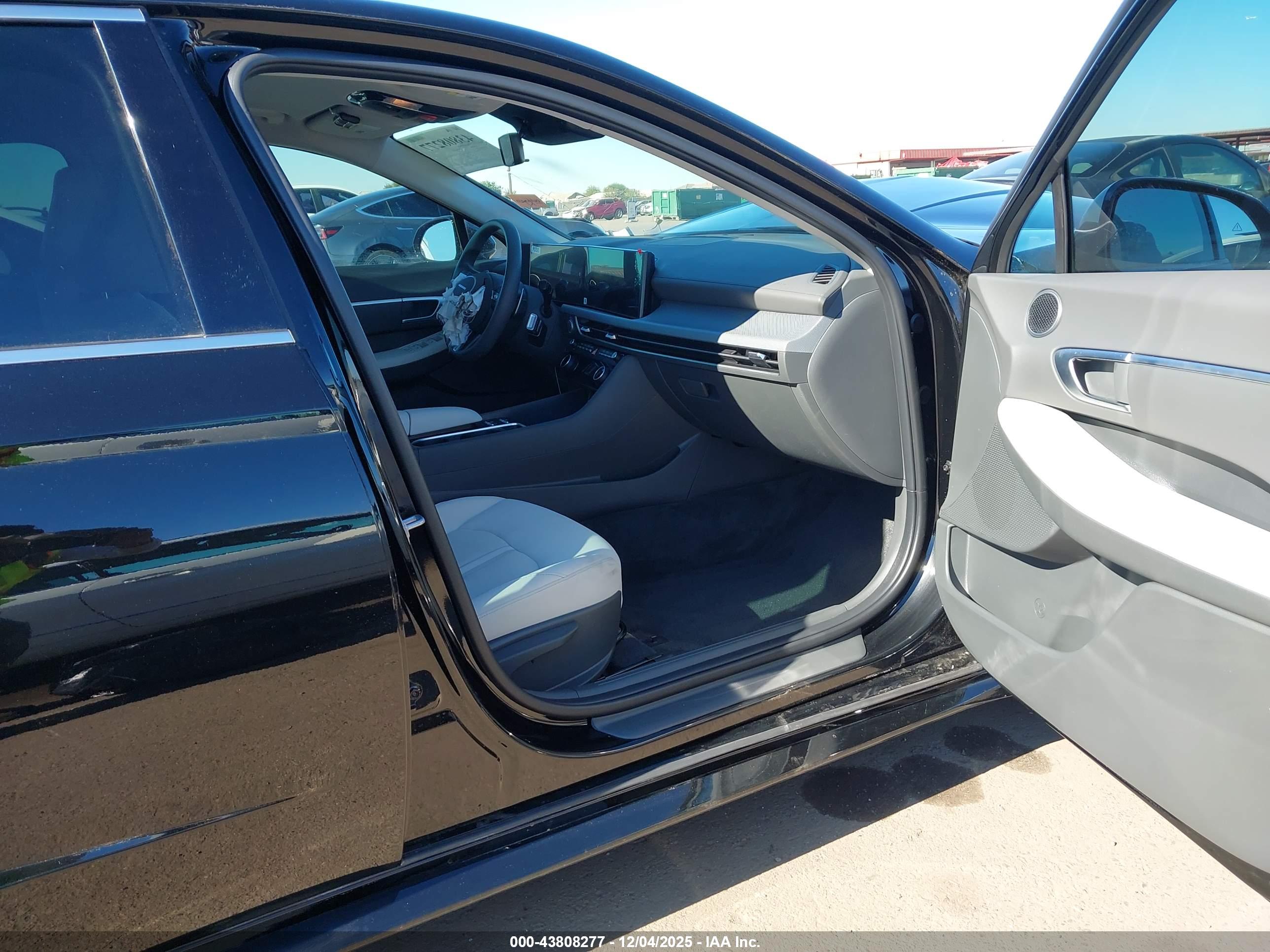 HYUNDAI SONATA image 5