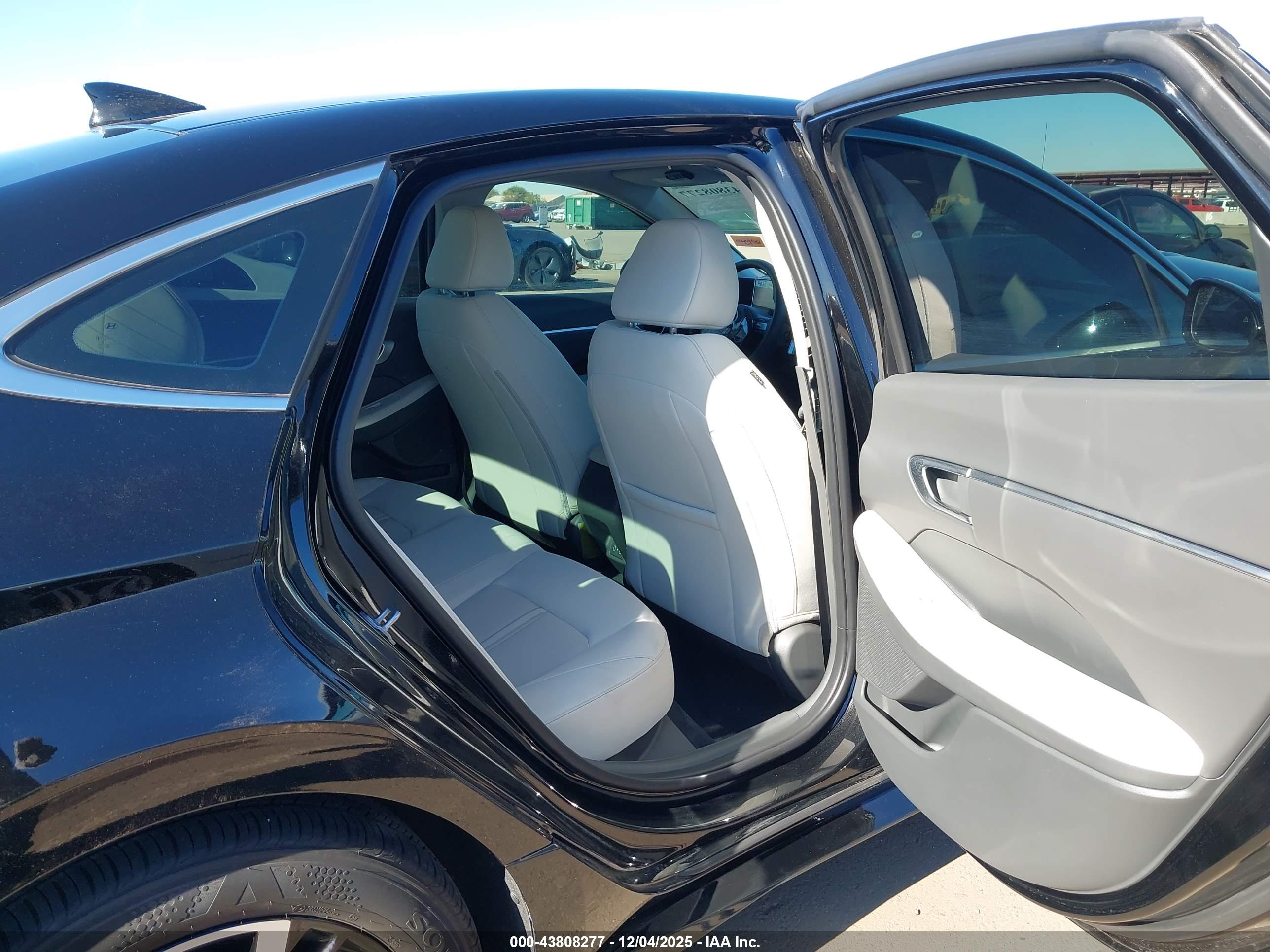 HYUNDAI SONATA image 8