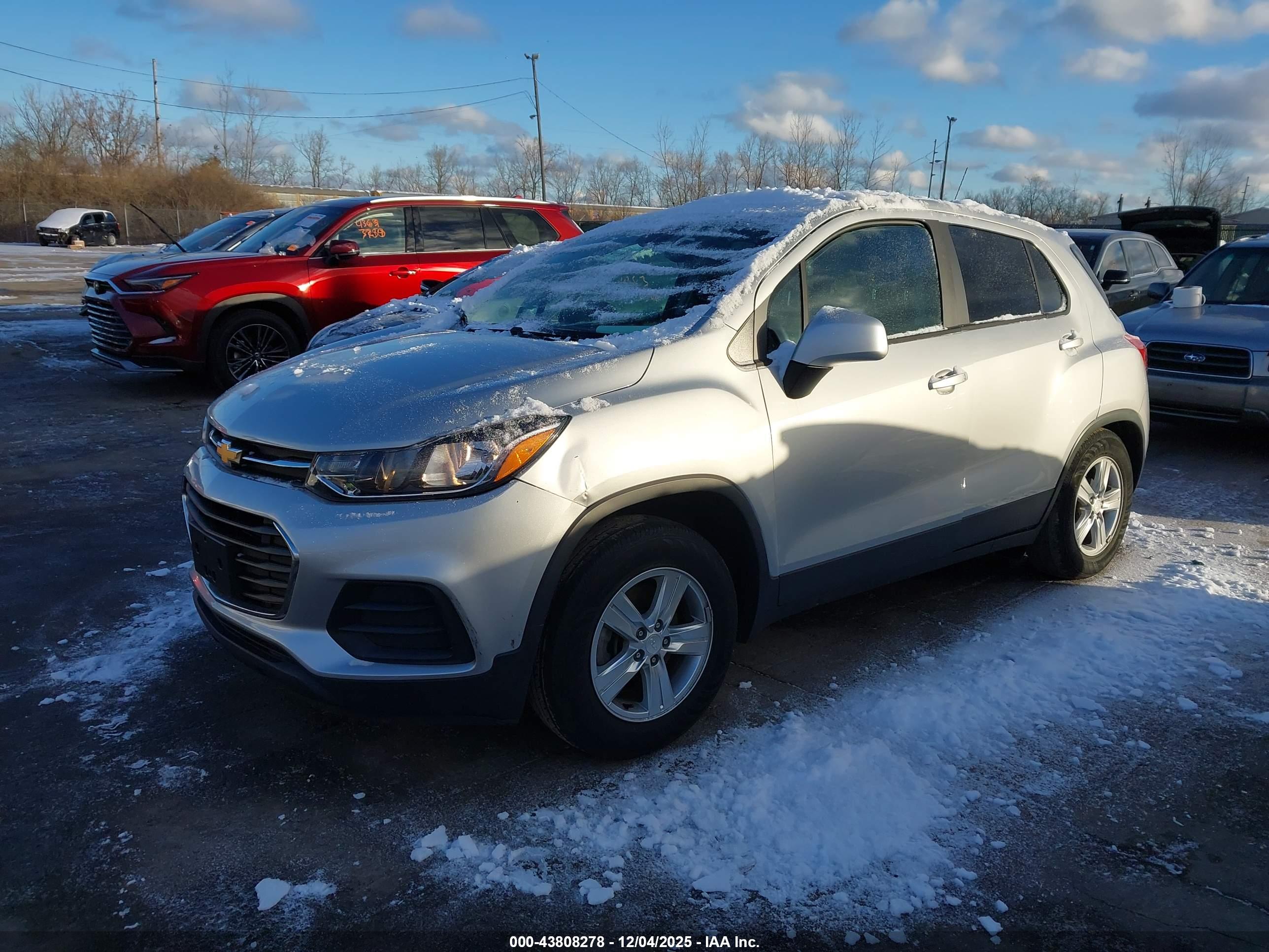 CHEVROLET TRAX image 2