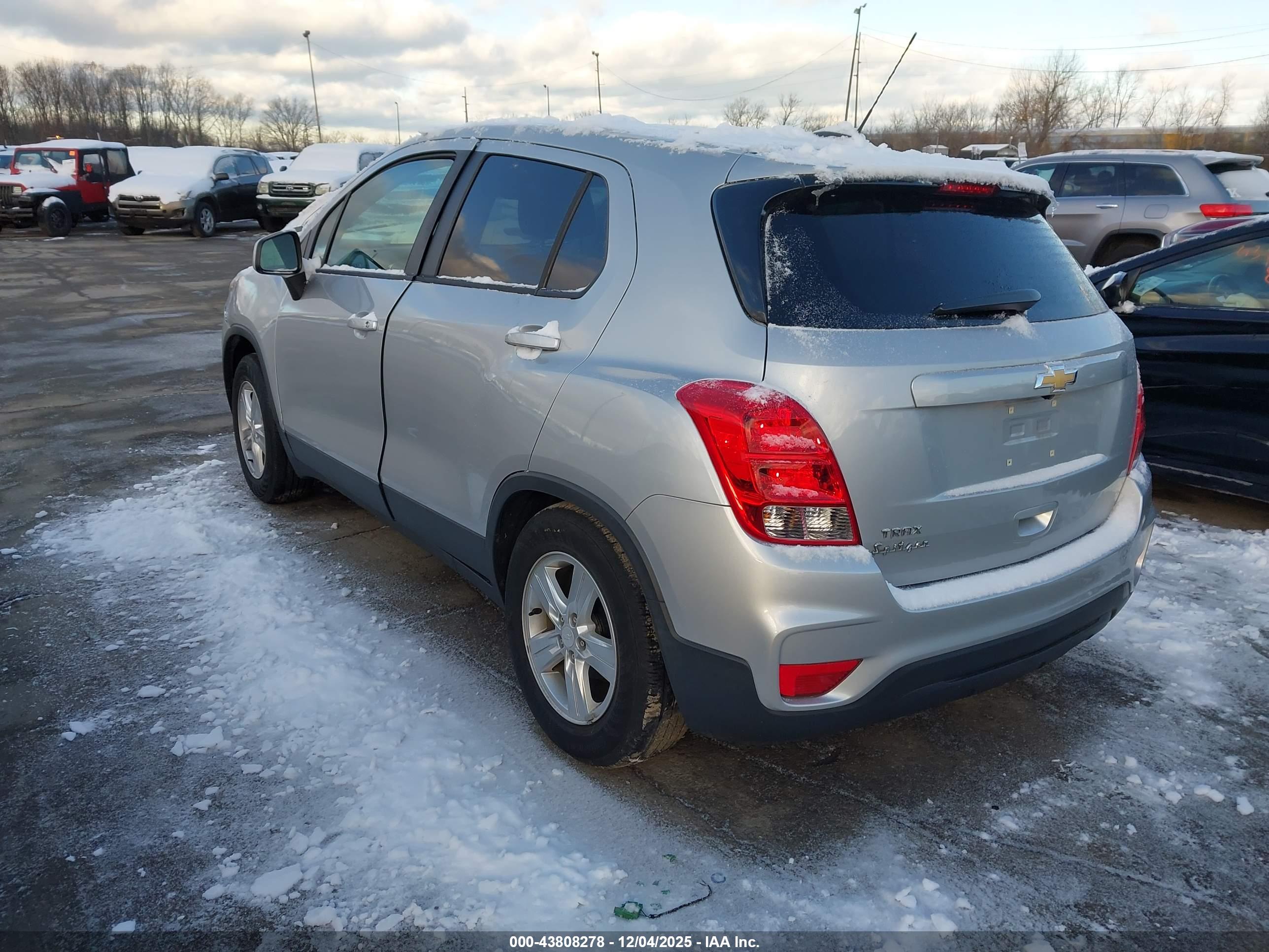 CHEVROLET TRAX image 3