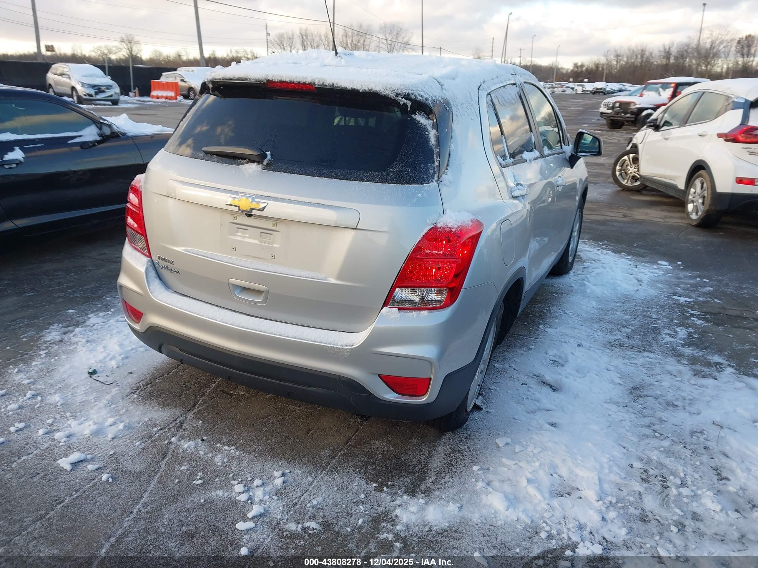 CHEVROLET TRAX image 4